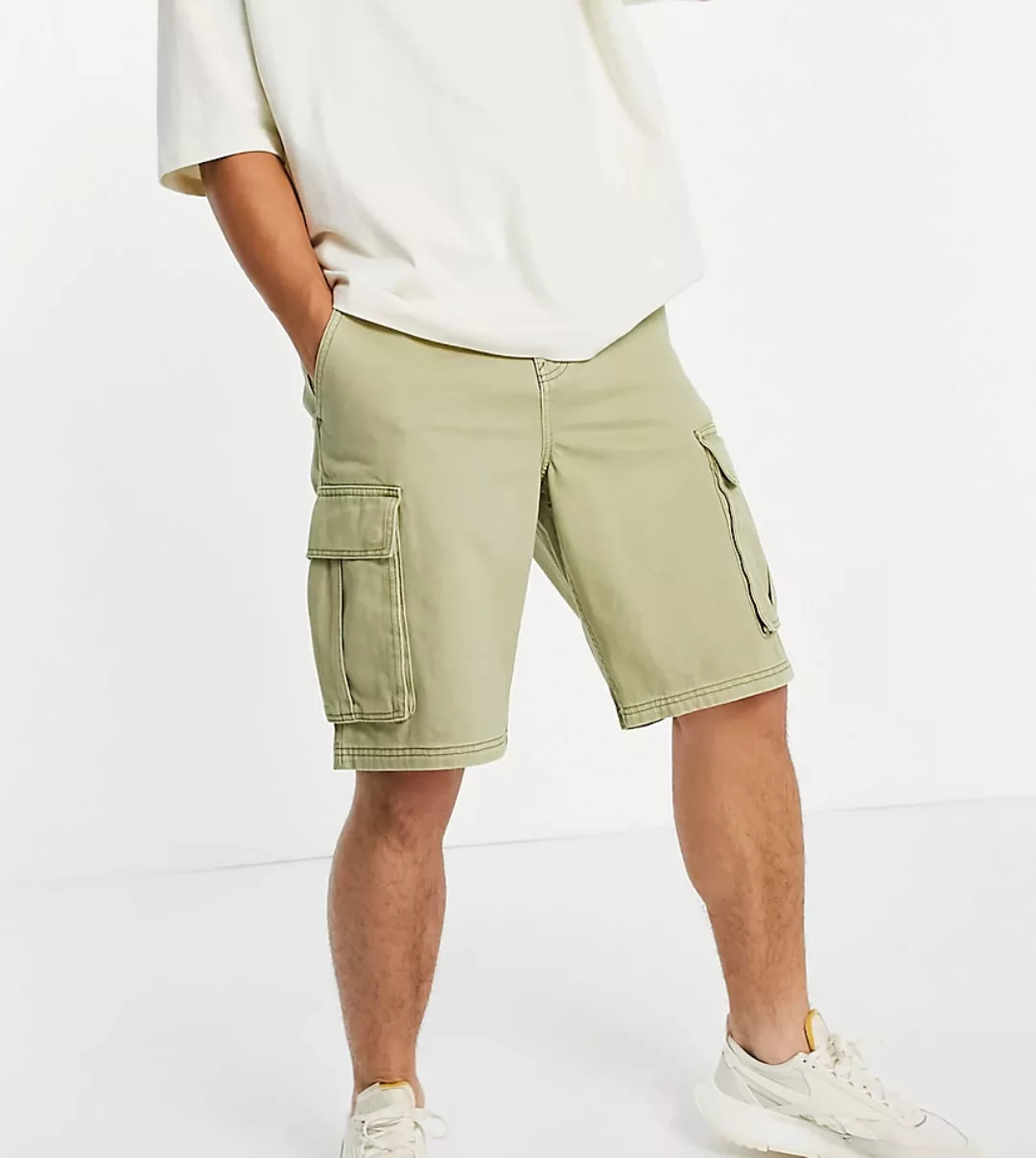 New Look – Locker geschnittene Cargo-Shorts aus Twill in Khaki-Grün günstig online kaufen