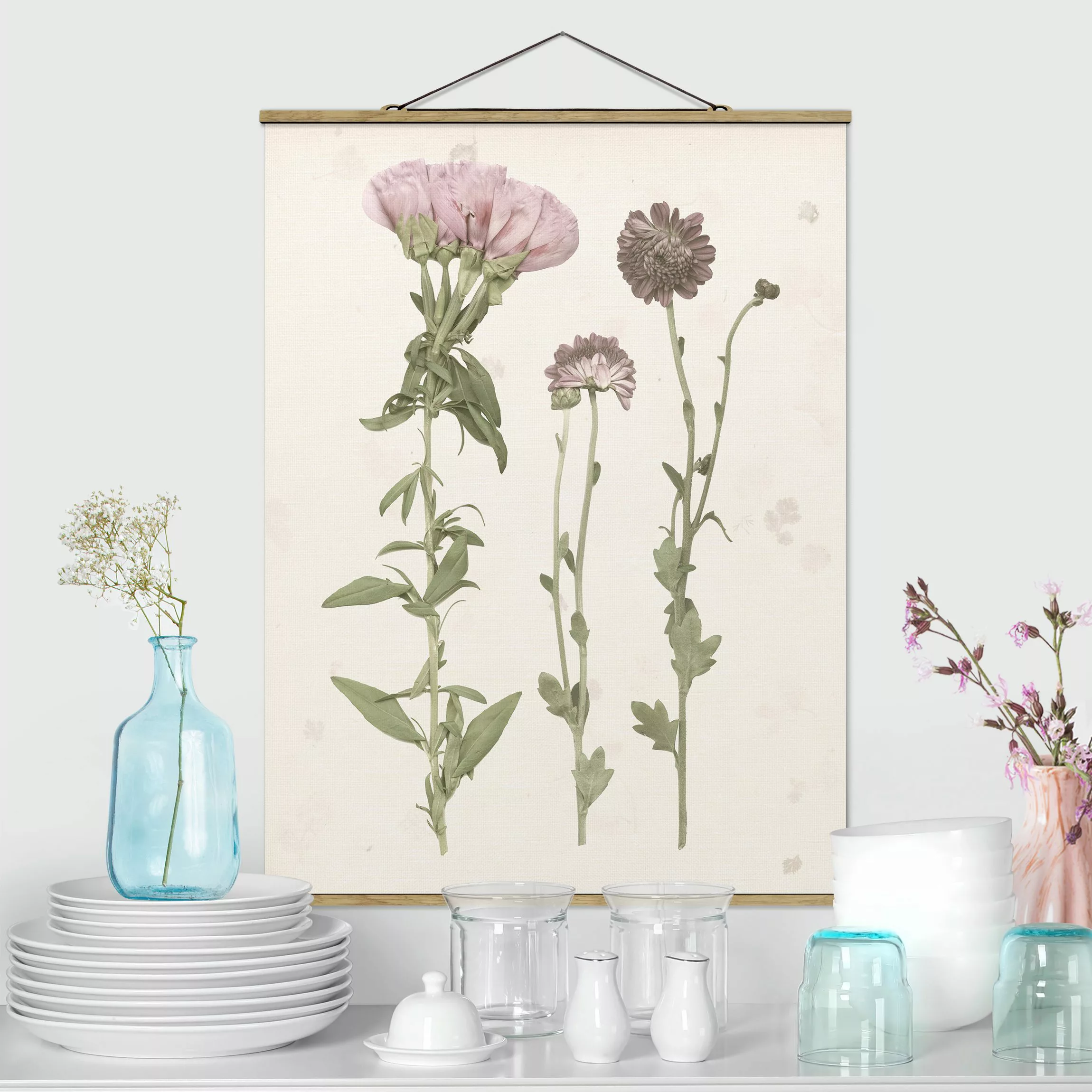 Stoffbild Blumen mit Posterleisten - Hochformat Herbarium in rosa III günstig online kaufen