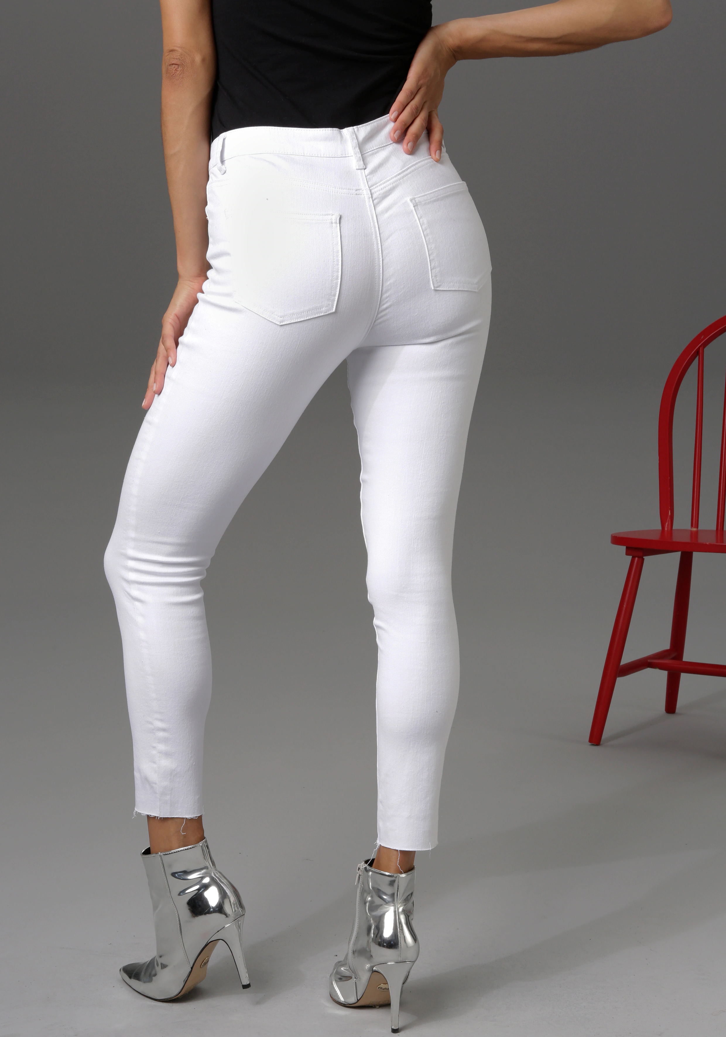 Aniston CASUAL Skinny-fit-Jeans, regular waist - mit ausgefransten Beinabsc günstig online kaufen