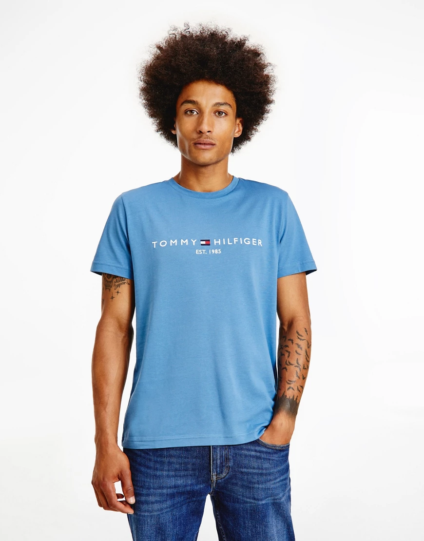 Tommy Hilfiger – Blaues T-Shirt mit Logo-Flaggenstickerei günstig online kaufen