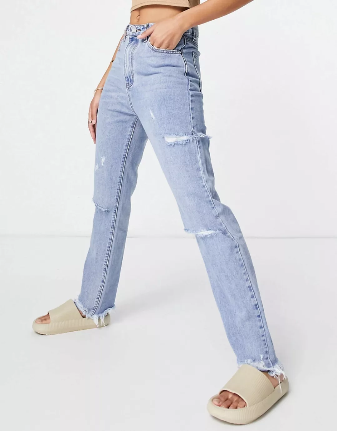 Missguided – Jeans mit hohem Bund und Rissen am Oberschenkel in Hellblau günstig online kaufen