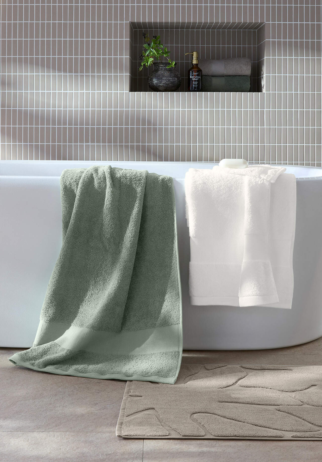 hessnatur Frottier Handtuch aus Bio-Baumwolle - grün - Größe 100x180 cm günstig online kaufen