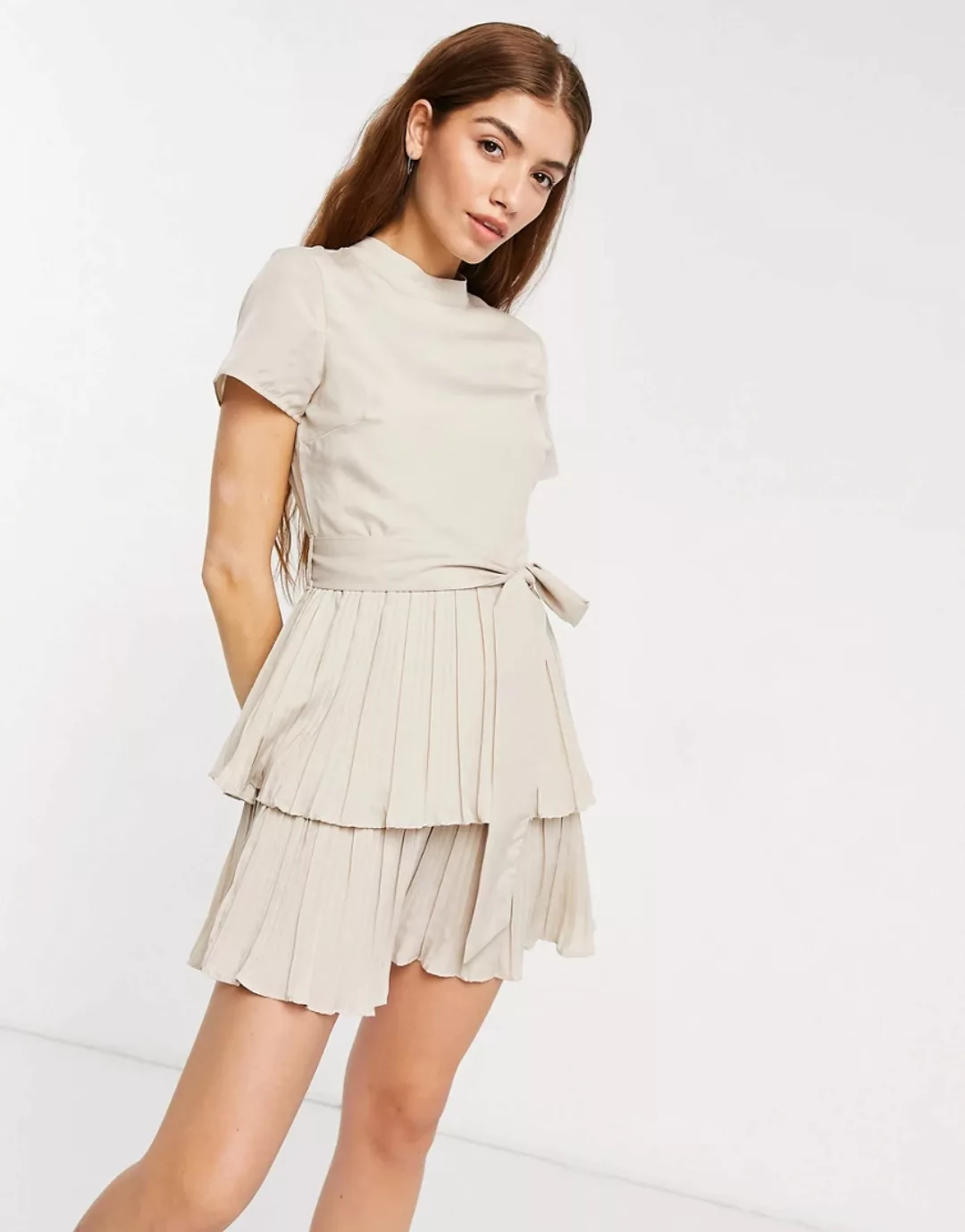 In The Style x Billie Faiers – Hochgeschlossenes Skater-Kleid in Creme mit günstig online kaufen