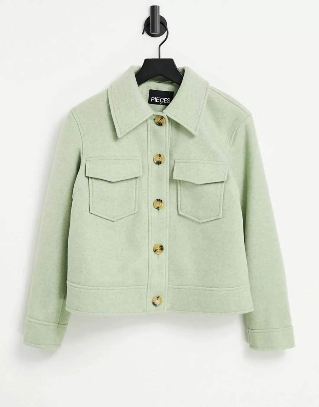 Pieces – Kastenförmige Jacke in Salbeigrün mit Taschen vorne günstig online kaufen
