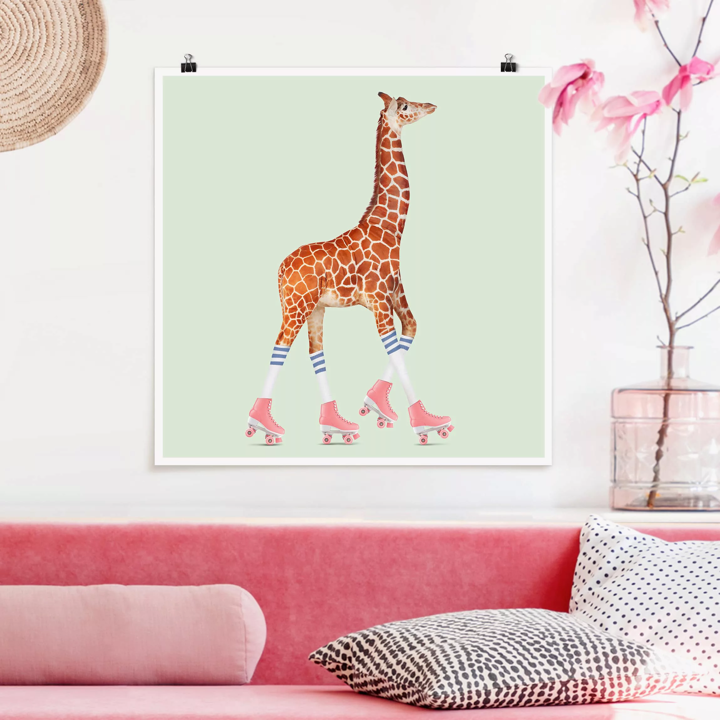 Poster Tiere - Quadrat Giraffe mit Rollschuhen günstig online kaufen