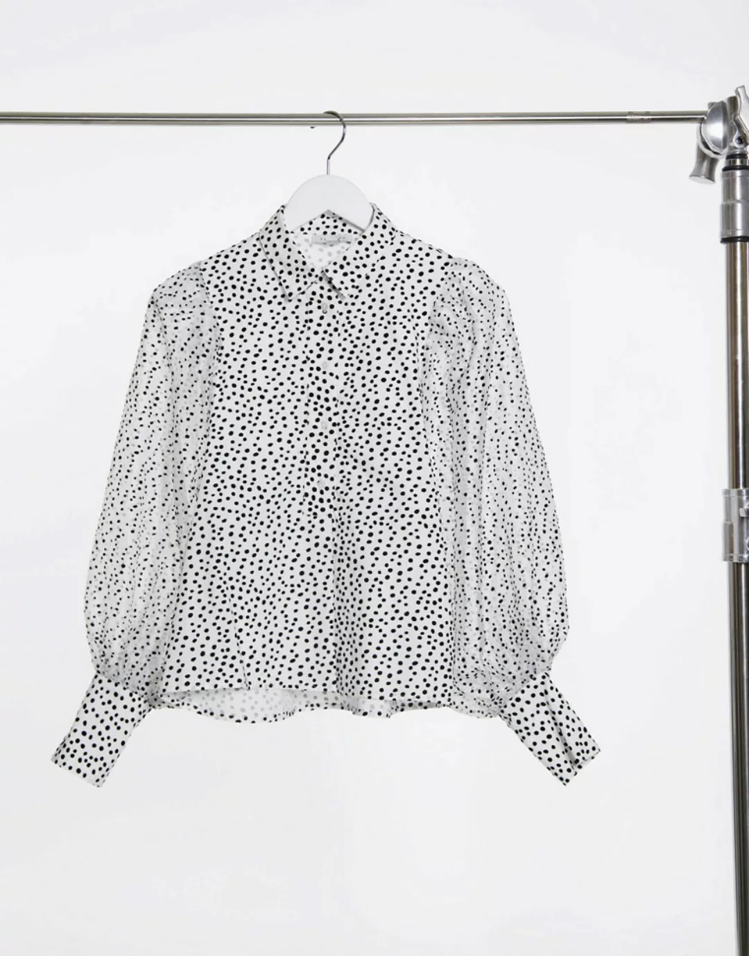 Topshop – Beflocktes Hemd mit monochromen Punkten-Schwarz günstig online kaufen