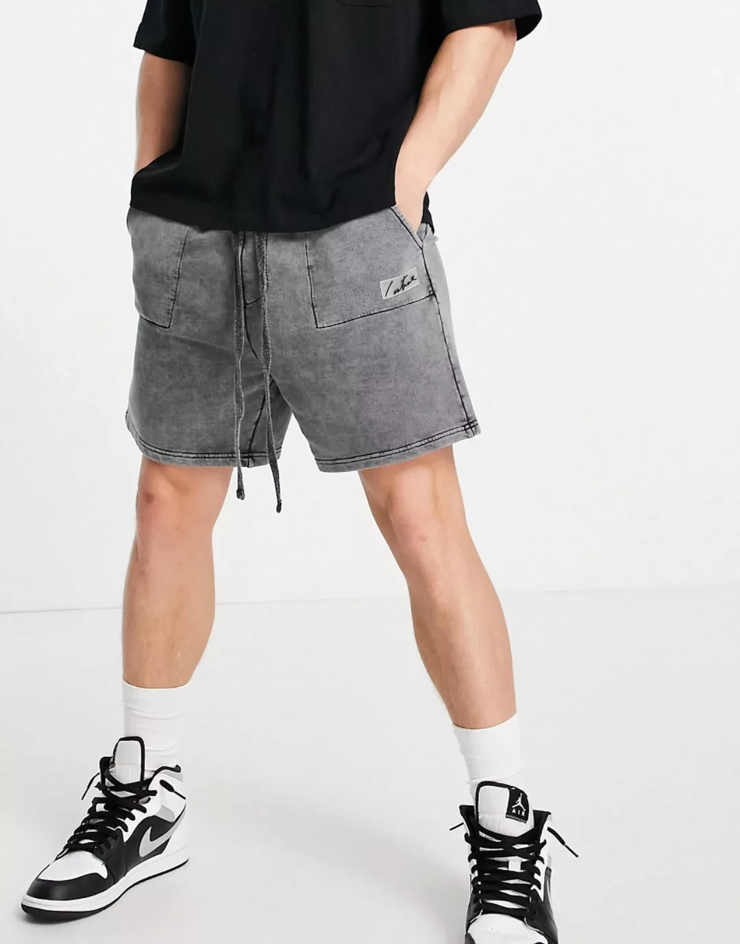 The Couture Club – Locker geschnittene Shorts in schwarzer Färbung günstig online kaufen