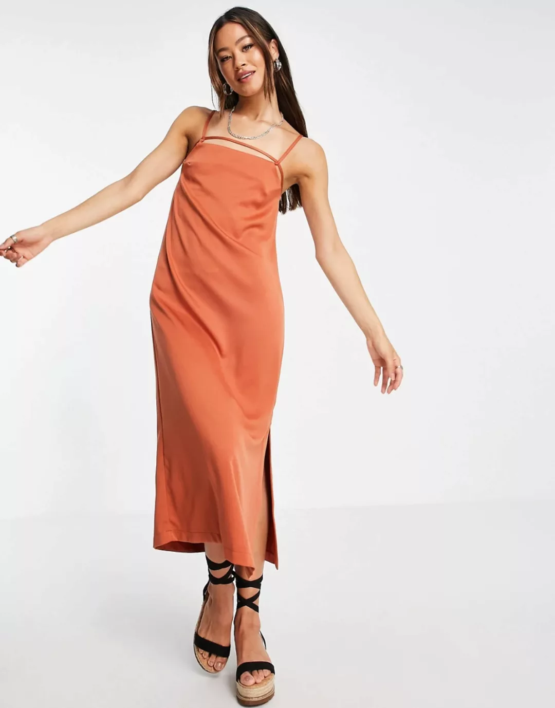 Topshop – Hängerkleid aus Satin mit Riemchen vorne in Rostrot günstig online kaufen