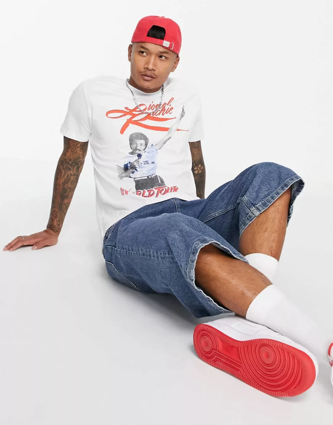 ASOS DESIGN – T-Shirt in Weiß mit Lionel Richie Print-Grau günstig online kaufen