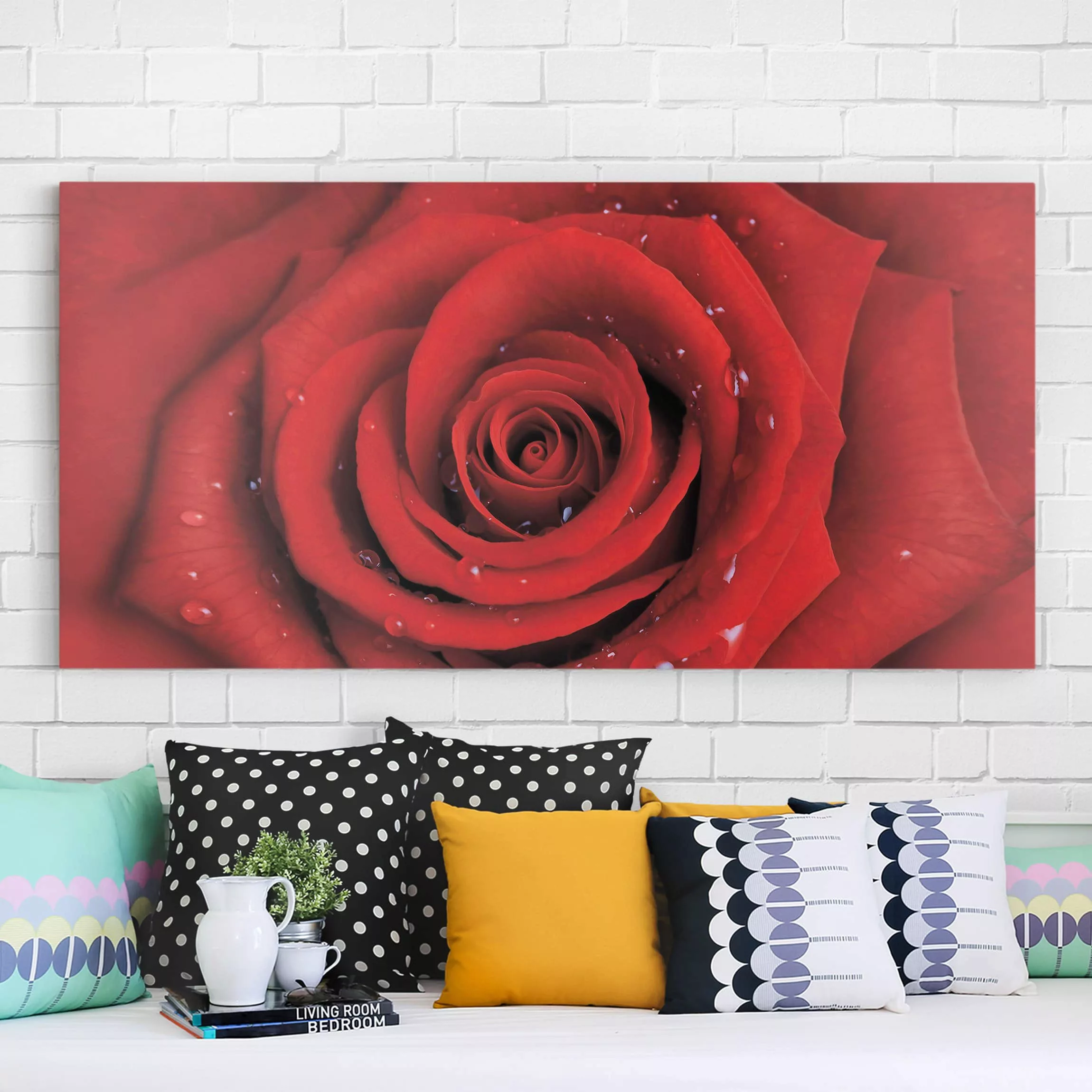 Leinwandbild Blumen - Querformat Rote Rose mit Wassertropfen günstig online kaufen