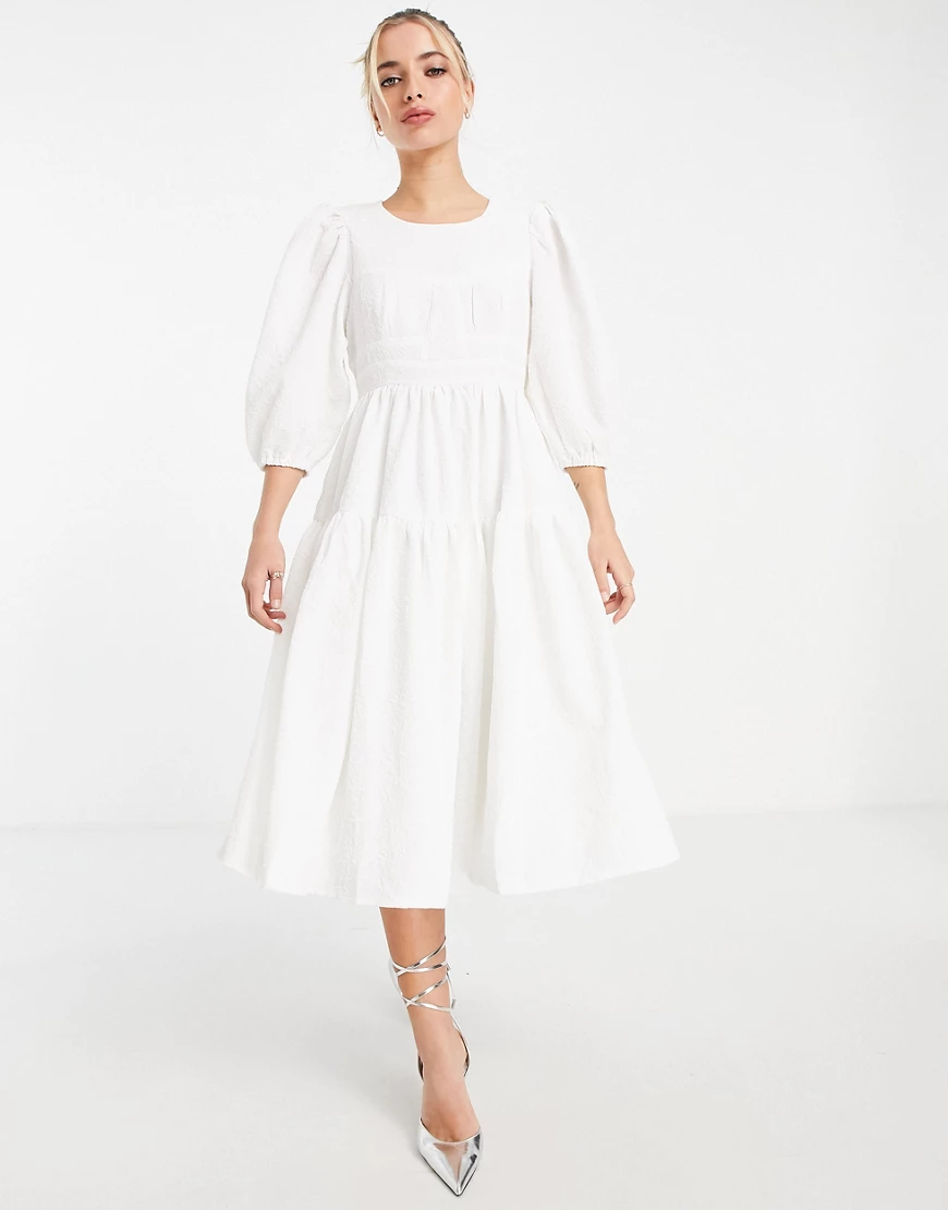 In The Style x Lorna Luxe – Trapezförmiges Midikleid in Weiß mit Detail im günstig online kaufen