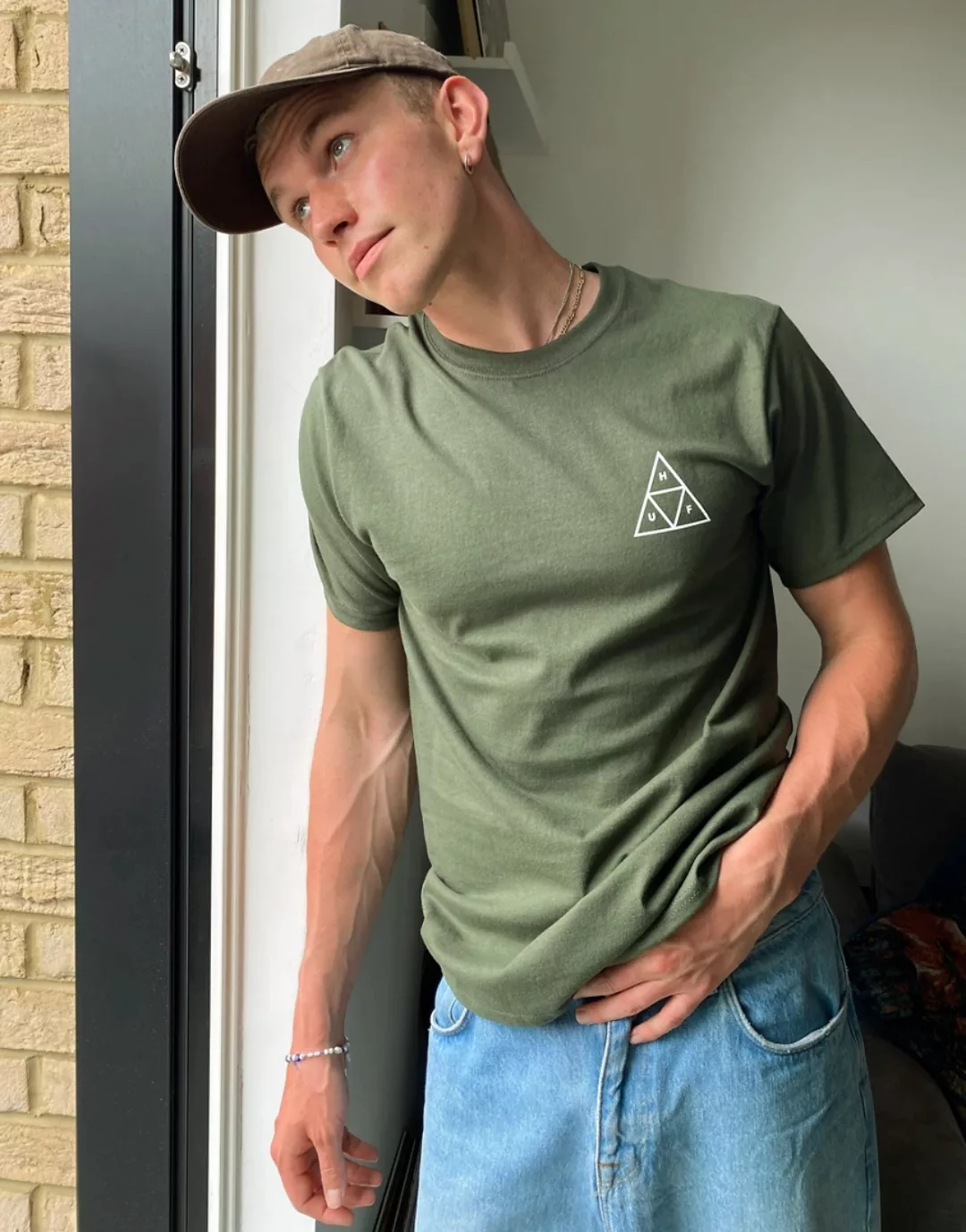 HUF – Essentials – T-Shirt mit Dreieckslogo in Khaki-Grün günstig online kaufen