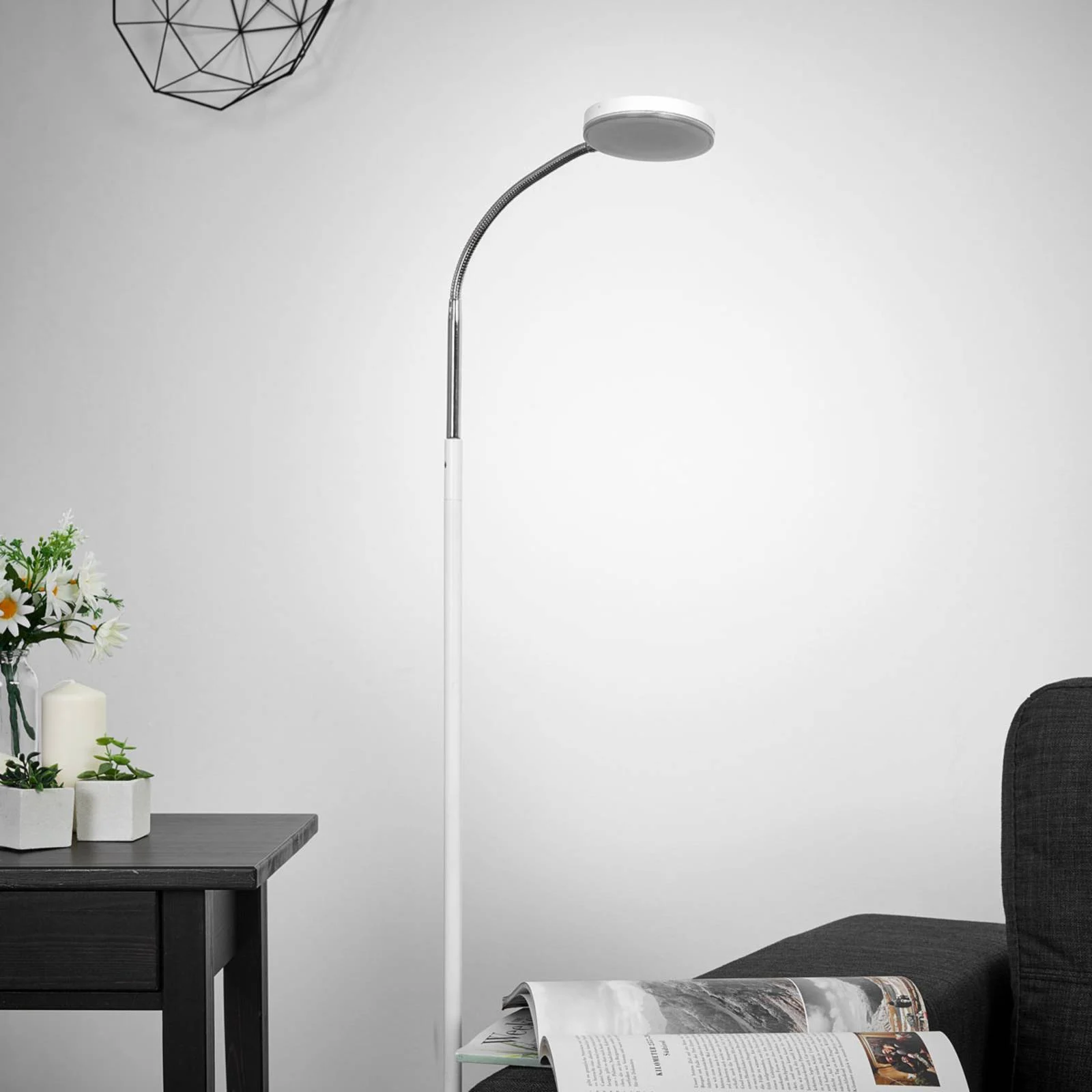 Lindby LED-Stehlampe Milow, weiß, 140 cm hoch, Fußschalter günstig online kaufen