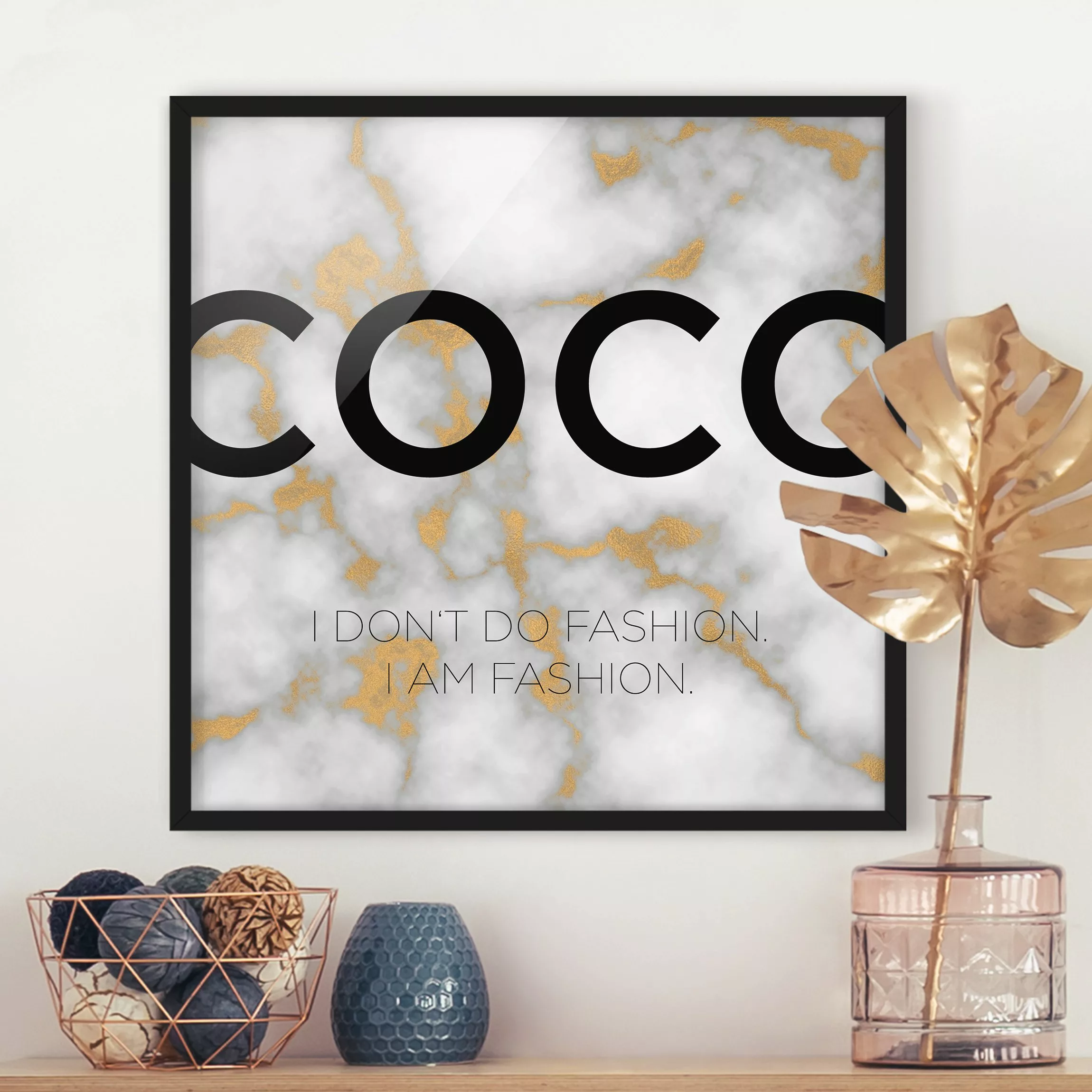 Bild mit Rahmen Spruch - Quadrat Coco - I don't do fashion günstig online kaufen