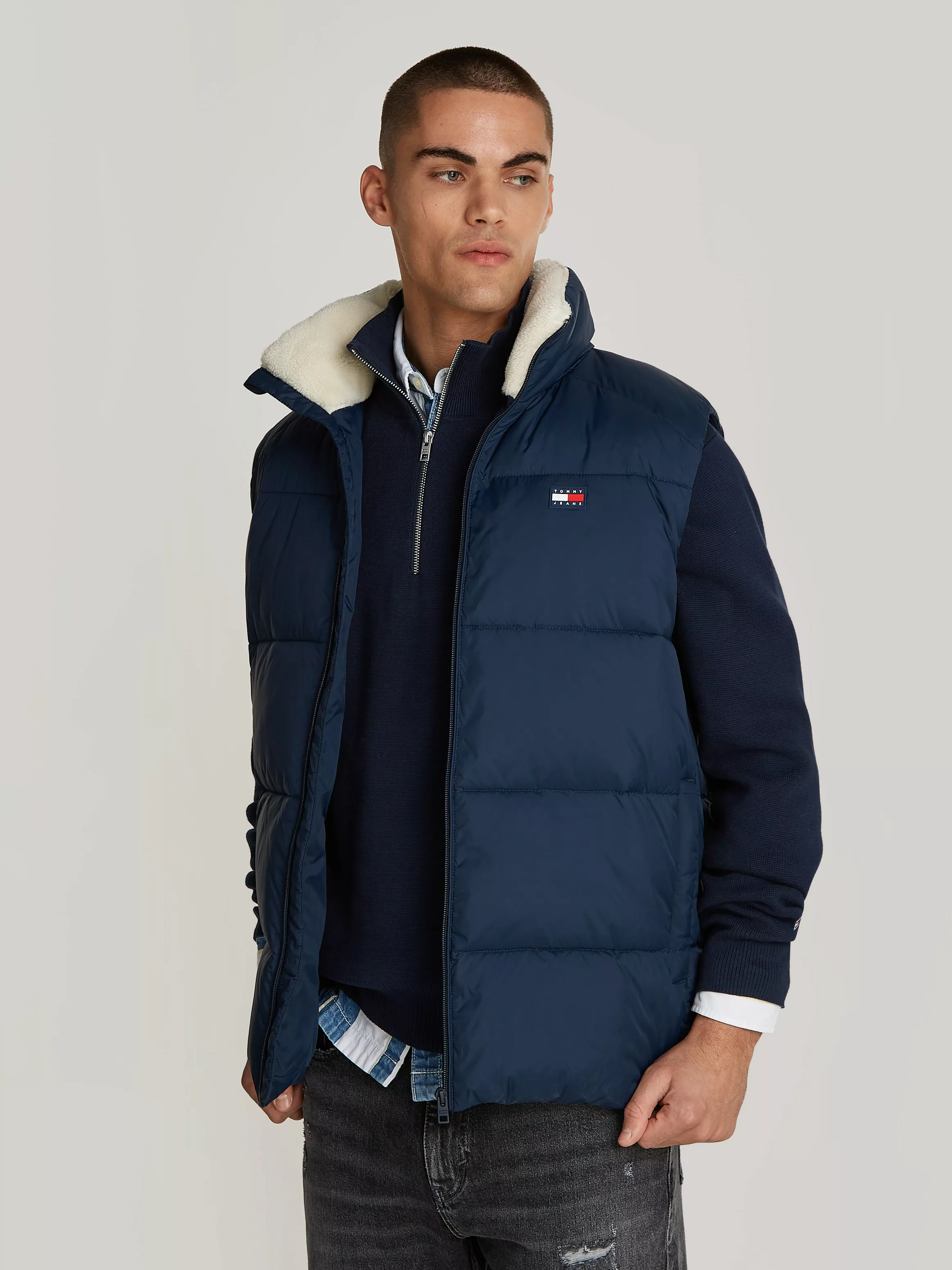 Tommy Jeans Steppweste "TJM POLY PUFFER VEST", Kragen mit Fleece gefüttert, günstig online kaufen