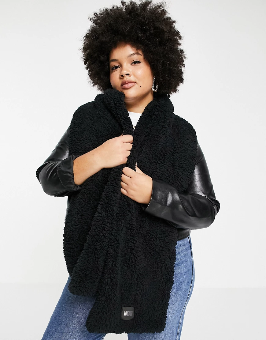 UGG – Oversize-Sherpa-Schal in Schwarz günstig online kaufen