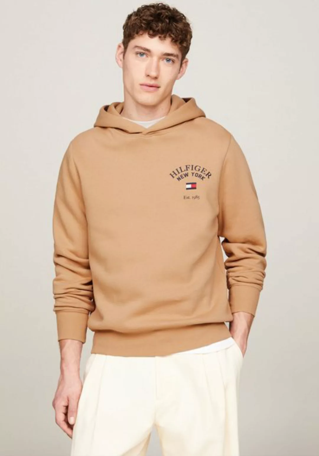 Tommy Hilfiger Hoodie ARCHED VARSITY HOODY mit großem Hilfiger Print auf de günstig online kaufen