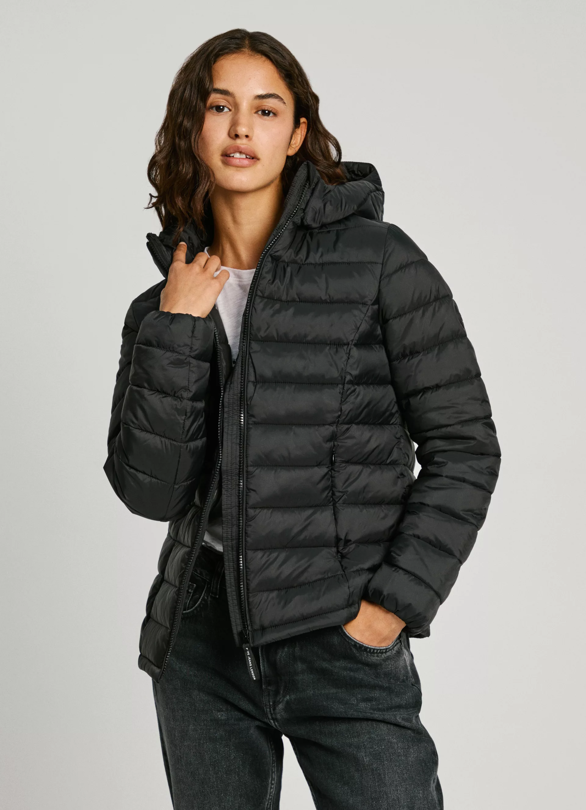 Pepe Jeans Outdoorjacke AMMY SHORT mit abnehmbarer Kapuze günstig online kaufen