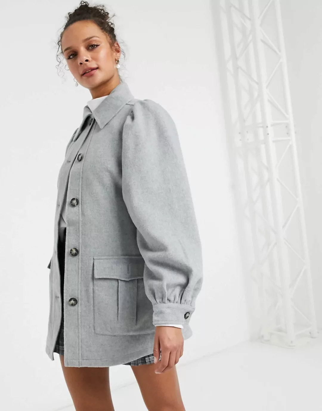 Monki – Nina – Graue Jacke aus recycelter Wollmischung mit Bindegürtel günstig online kaufen