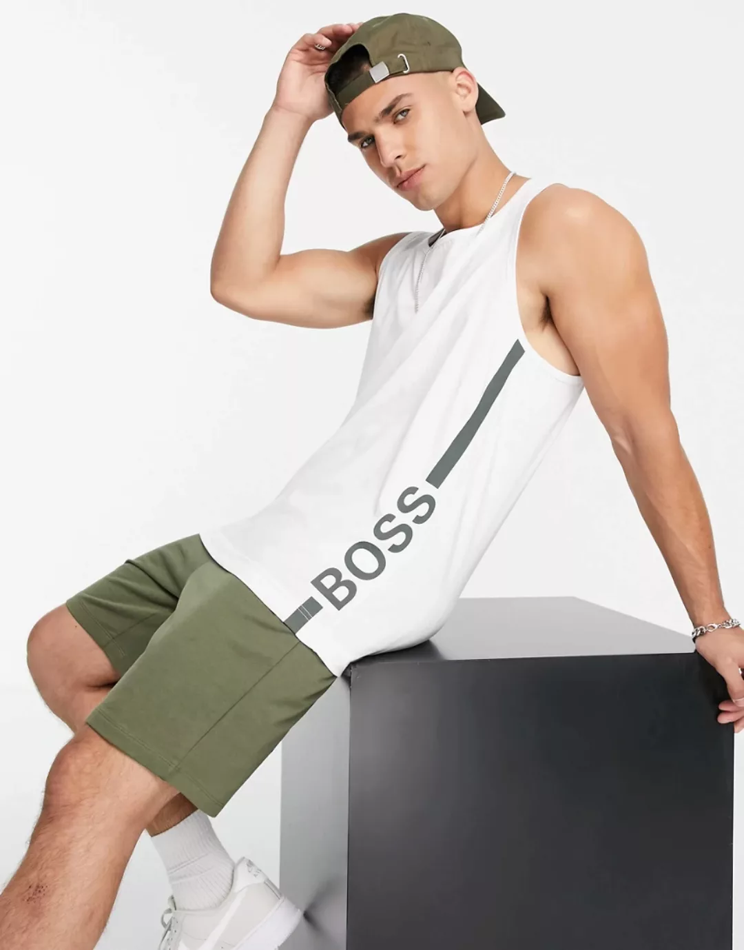 BOSS – Beachwear – Trägertop in Weiß mit vertikalem Logo günstig online kaufen