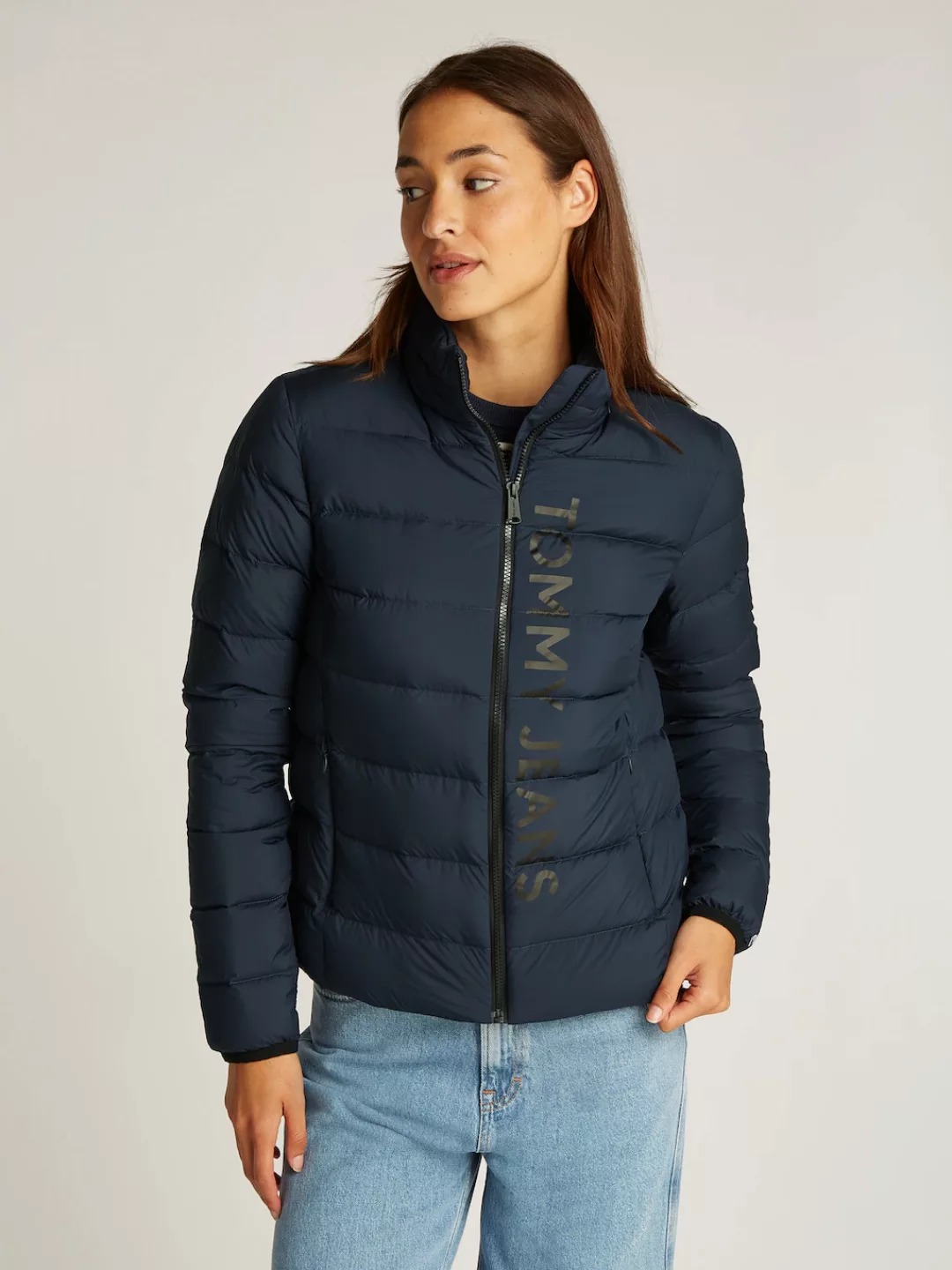 Tommy Jeans Steppjacke "TJW LT DOWN PRINTED PUFFER", mit Logoschriftzug günstig online kaufen