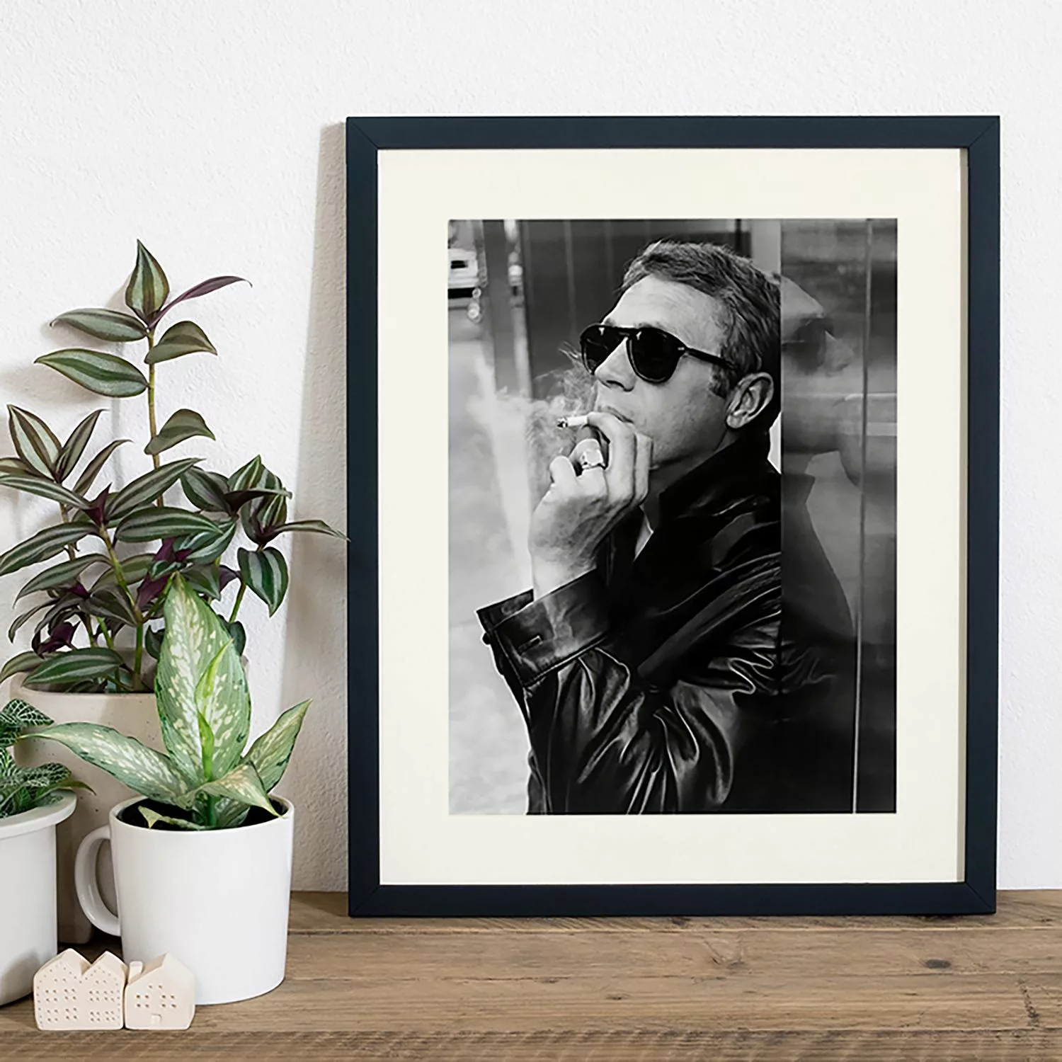 home24 Bild Steve McQueen smoking a Ciggy günstig online kaufen