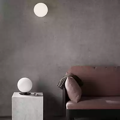 Audo Copenhagen TR Bulb Decken-/Wandleuchte, Messing/opal glänzend , Auslau günstig online kaufen