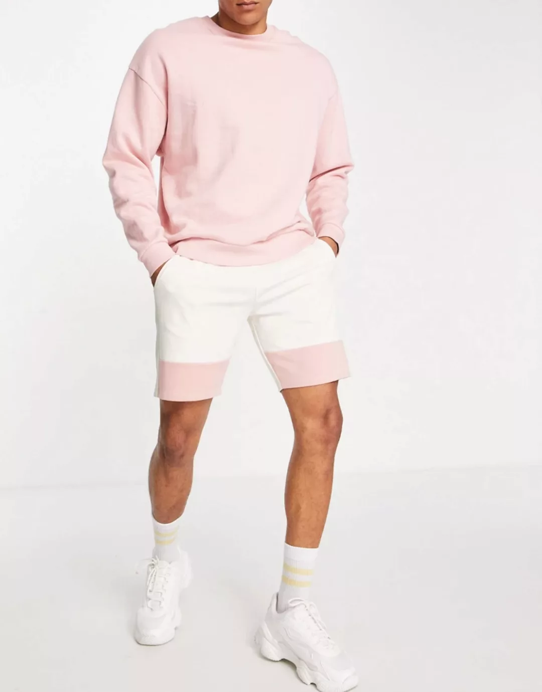 ASOS DESIGN – Schmale Shorts aus Polytricot-Stoff im Blockfarbendesign, Kom günstig online kaufen