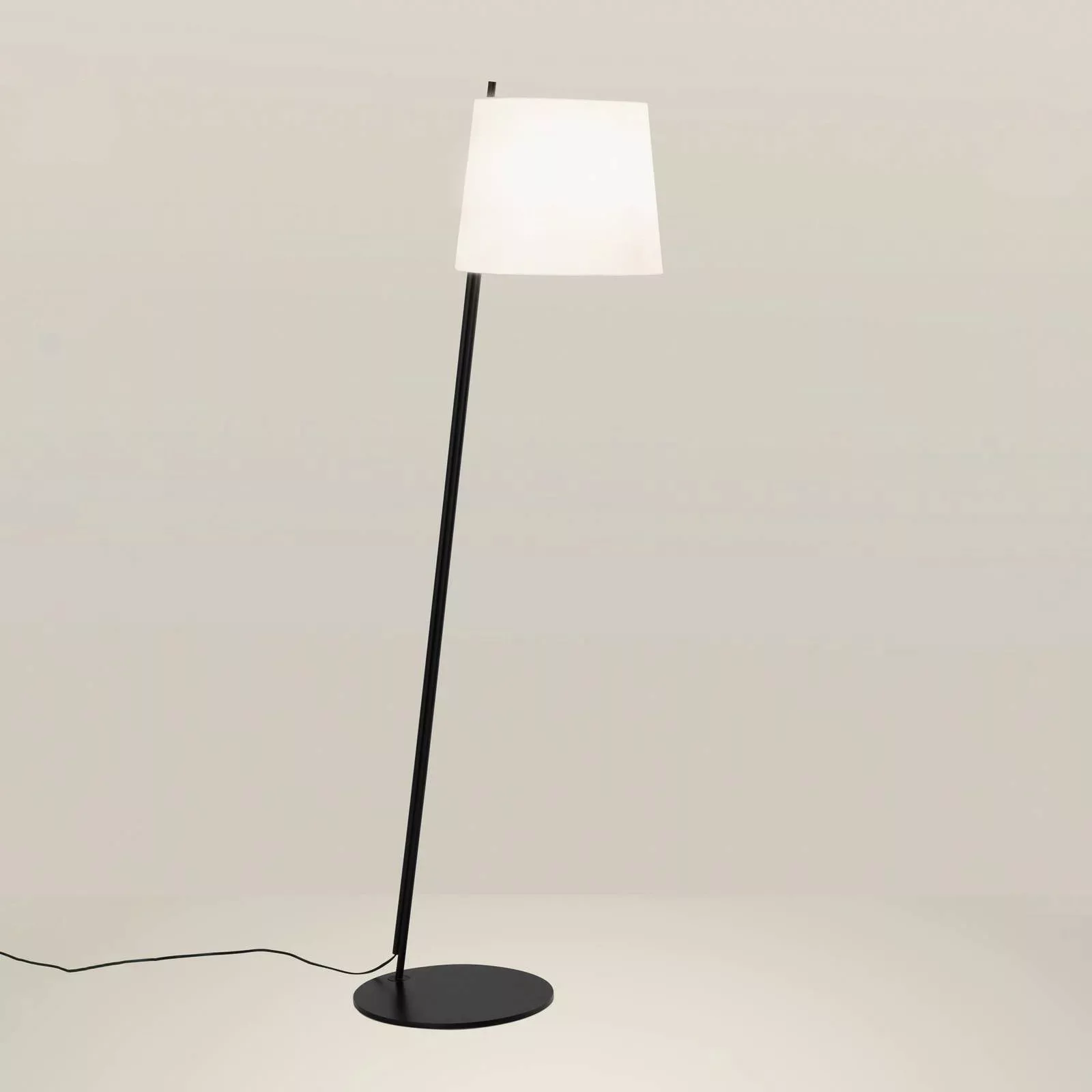 LEDS-C4 Clip Stehleuchte Höhe 158cm Schirm weiß günstig online kaufen