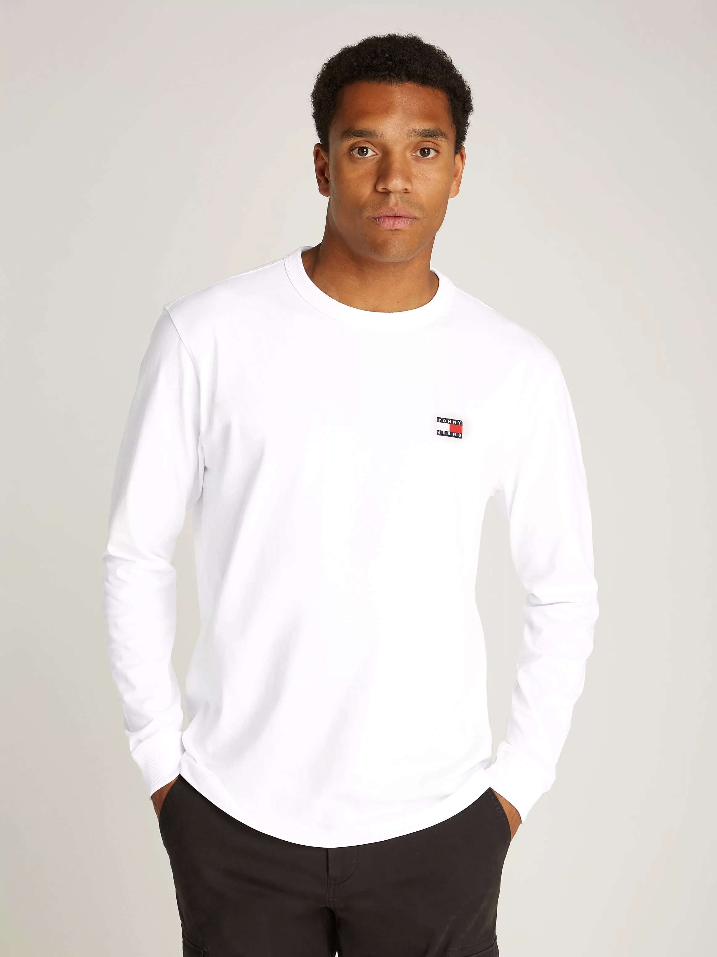 Tommy Jeans Langarmshirt "TJM REG BADGE LS TEE", mit Tommy Jeans Stickerei günstig online kaufen