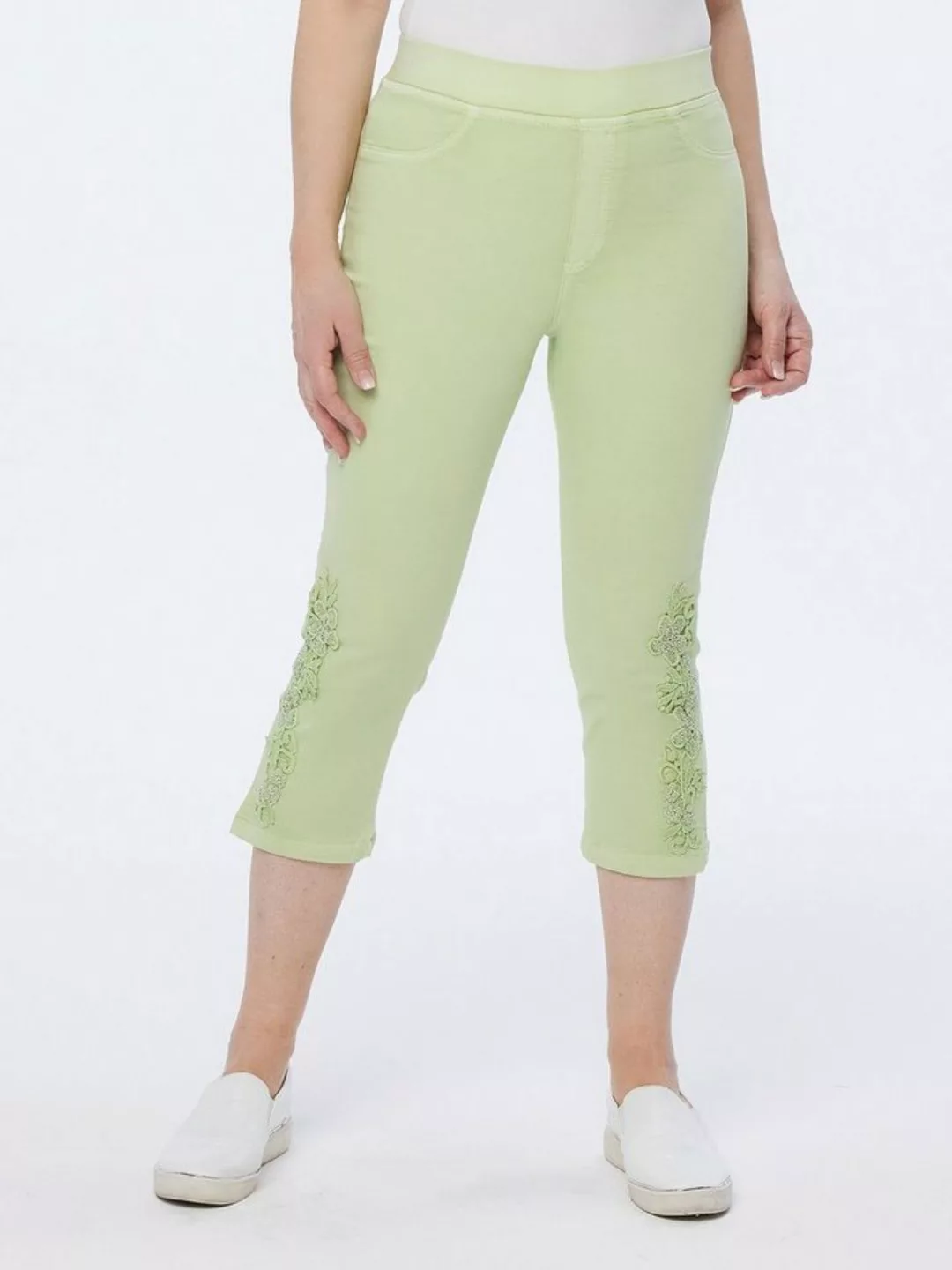 Body Needs Sweatjeans Caprihose figurumspielend mit toniger Stickerei günstig online kaufen