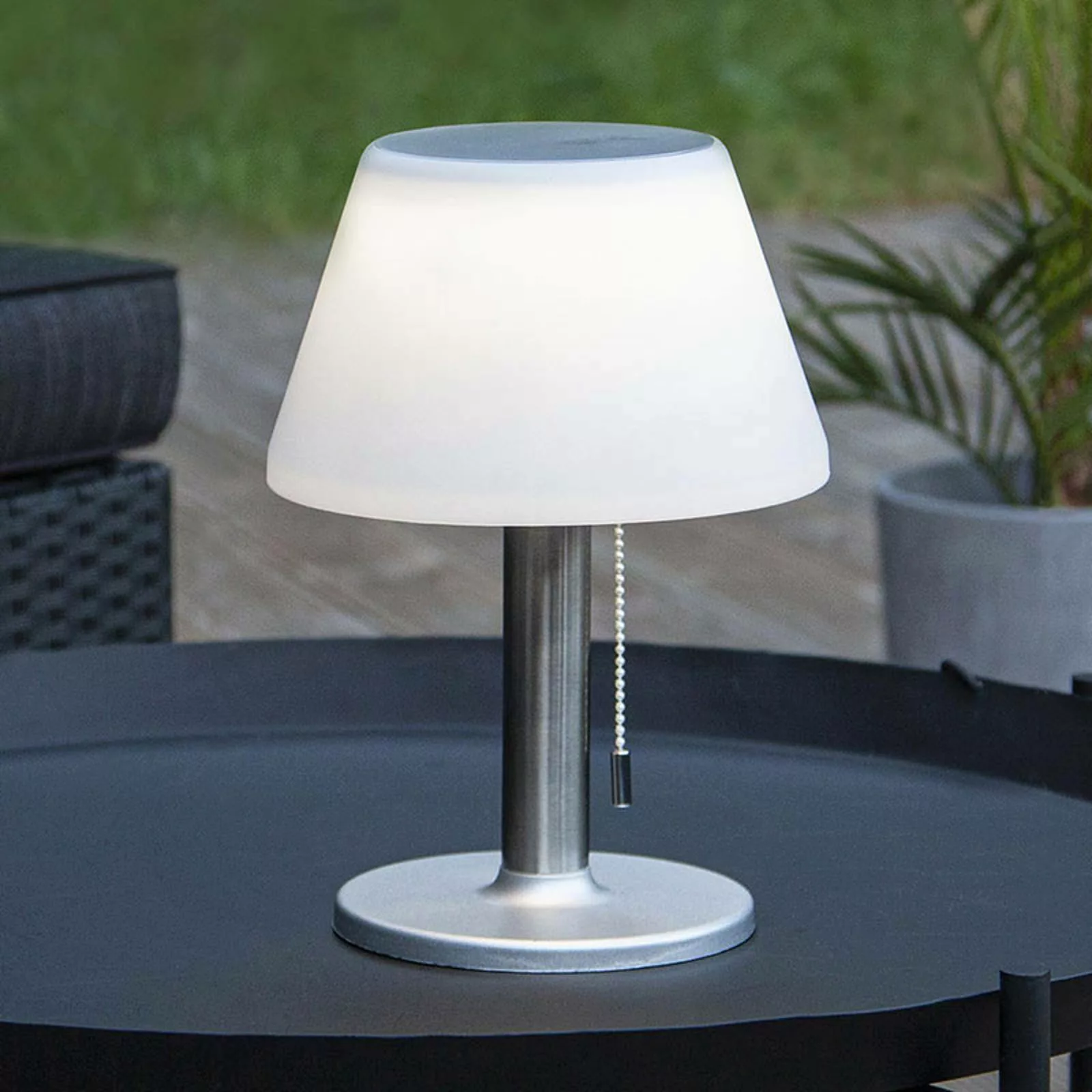 LED Solar Tischleuchte Solia Table in Weiß 0,3W 200lm mit Dämmerungssensor günstig online kaufen