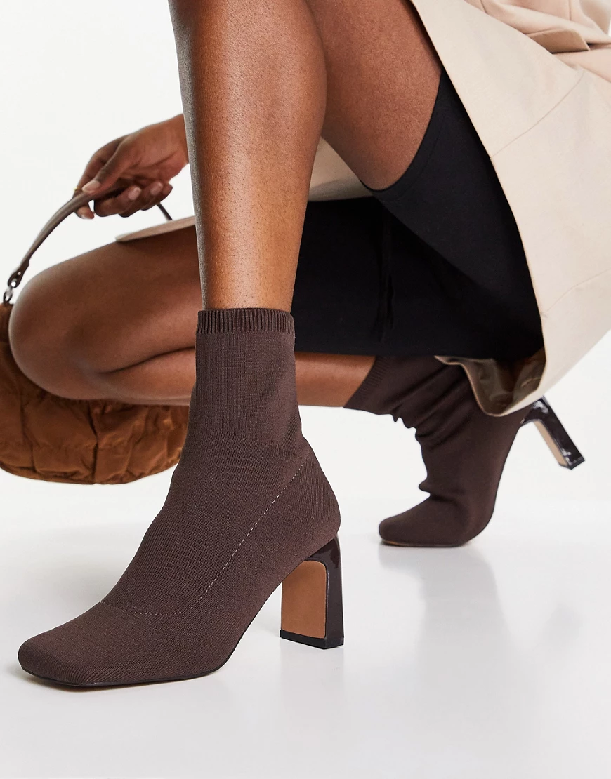 ASOS DESIGN – Result – Sock-Boot-Stiefel in Braun mit eckiger Zehenpartie günstig online kaufen