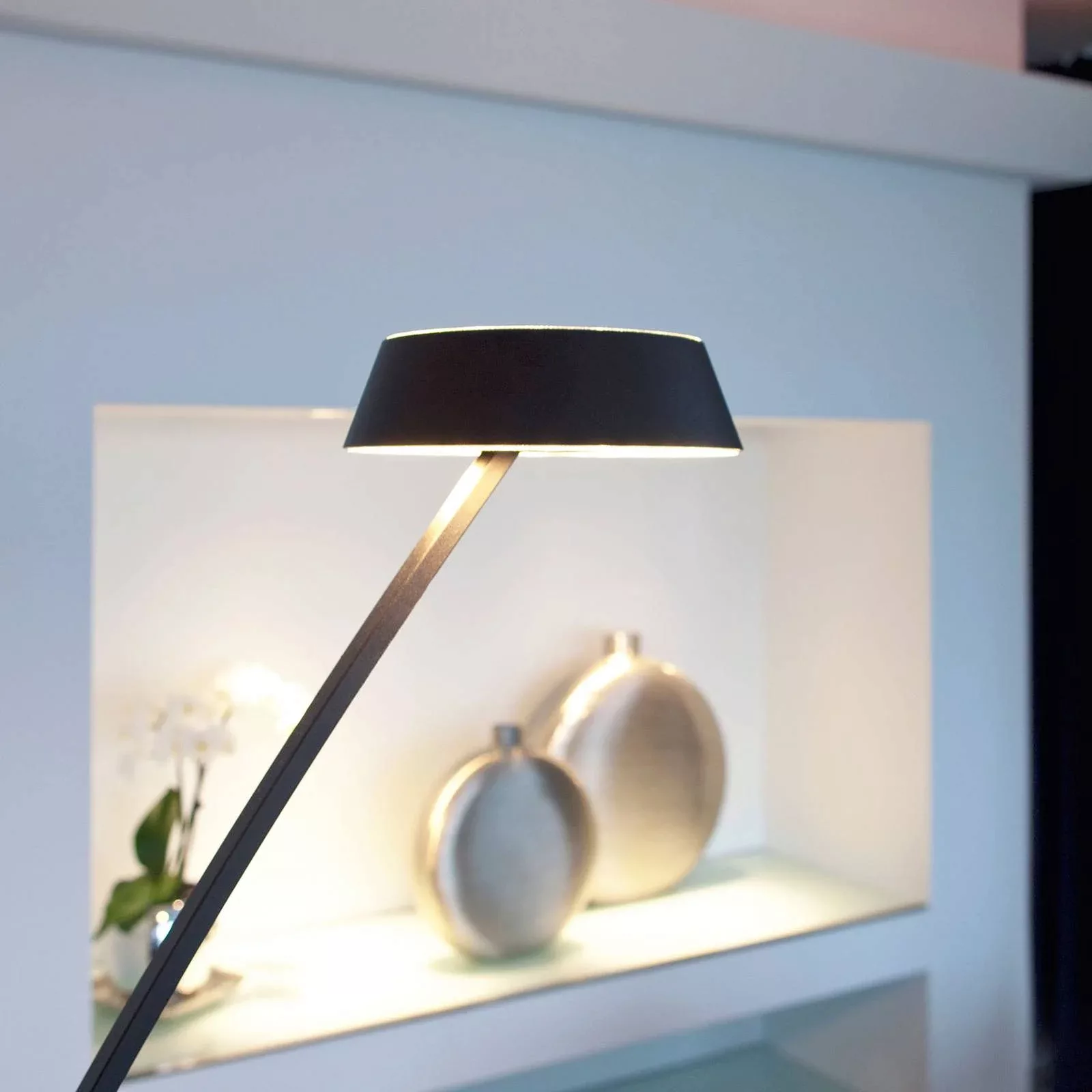 OLIGO Glance LED-Stehlampe gebogen schwarz matt günstig online kaufen