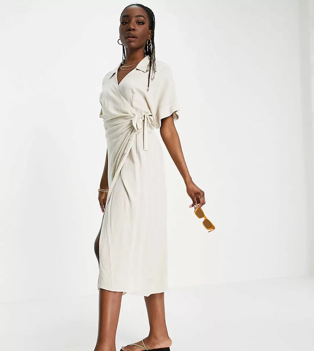 ASOS DESIGN Tall – Naturfarbenes Midi-Leinenkleid mit Wickeldesign-Weiß günstig online kaufen