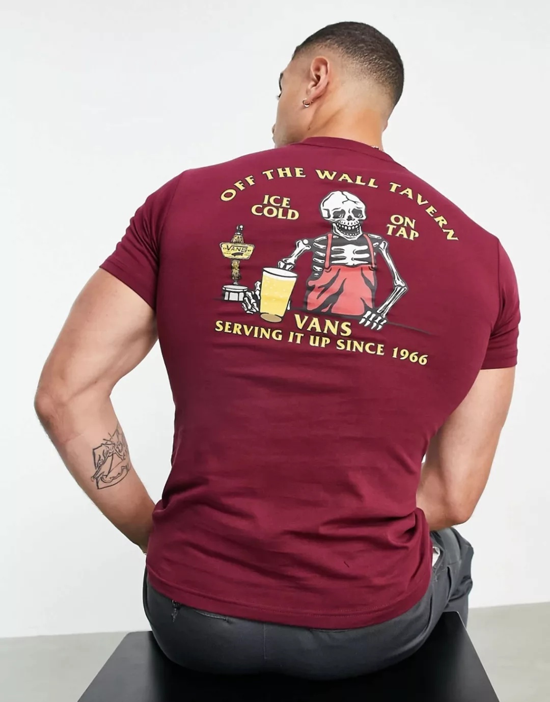 Vans – OTW Tavern – T-Shirt in Burgunderrot mit Rückenprint günstig online kaufen