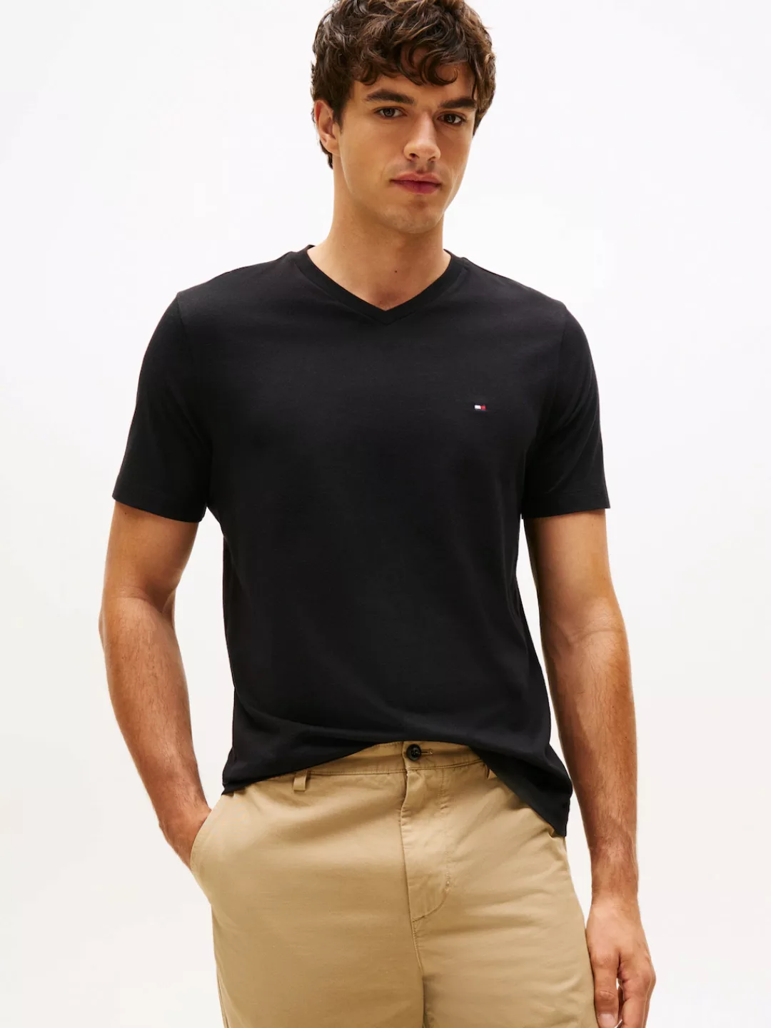 Tommy Hilfiger V-Shirt "ESSENTIAL V-NECK TEE mit V-Ausschnitt und Markenlab günstig online kaufen