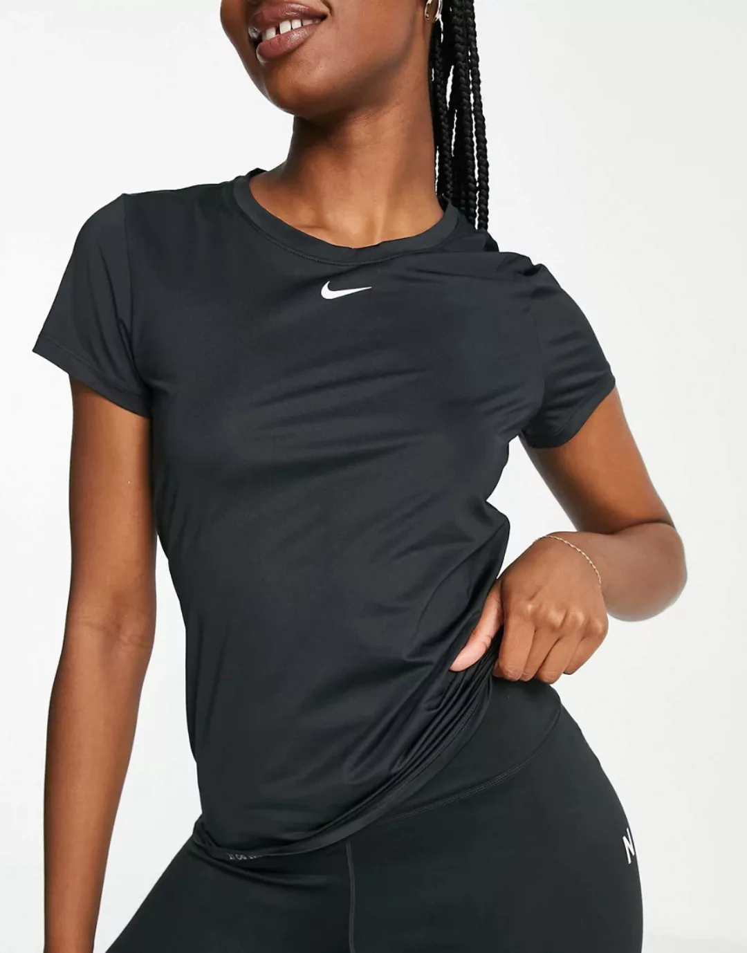 Nike Training – One – Schmales, kurzärmliges T-Shirt in Schwarz günstig online kaufen