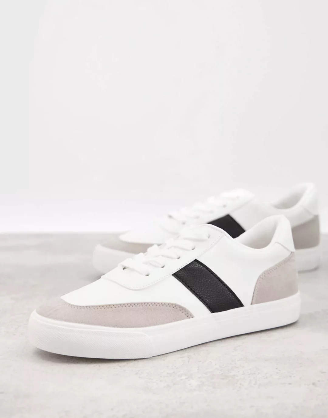 London Rebel – Sneaker zum Schnüren mit Seitenstreifen in Weiß mit Schwarz günstig online kaufen