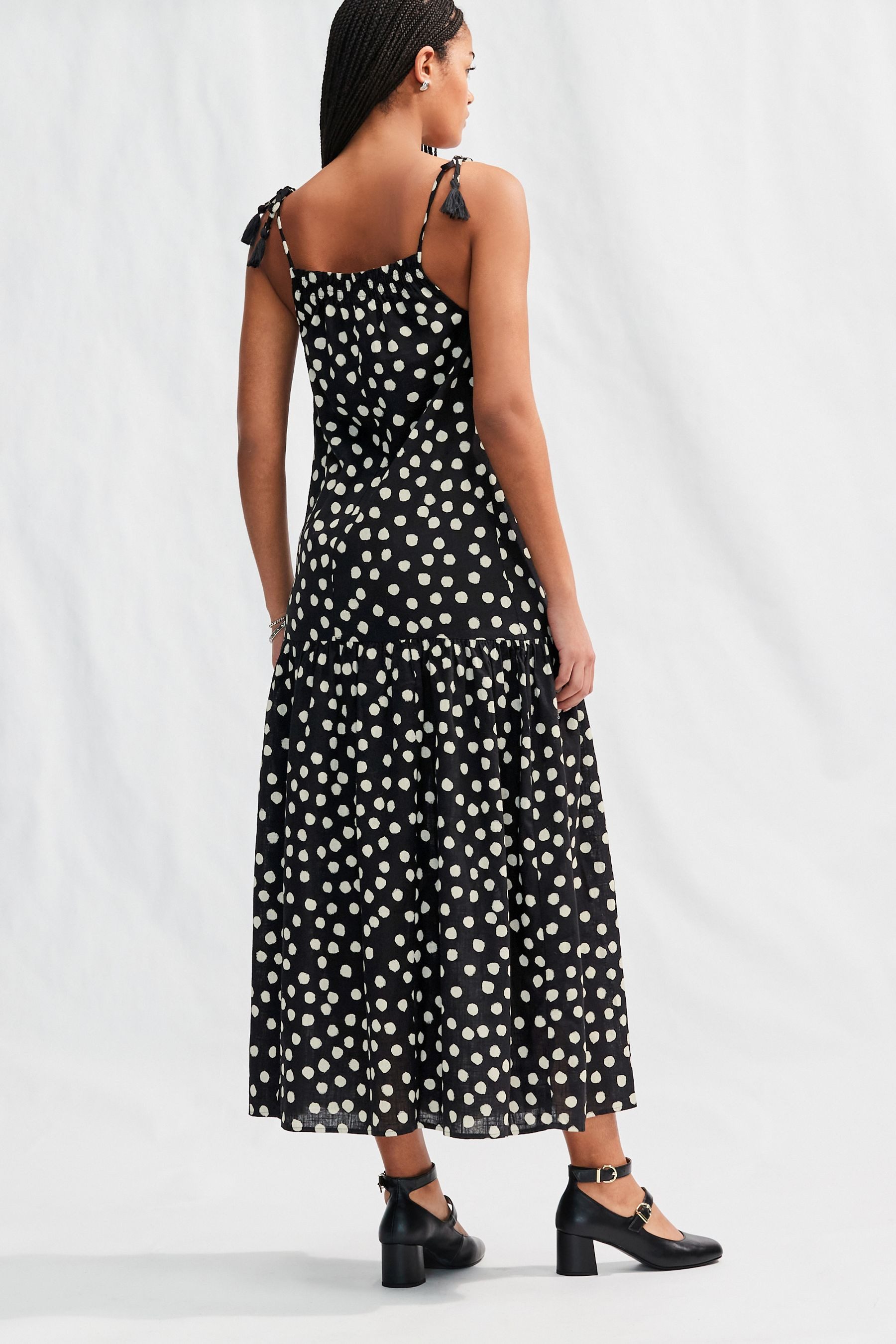 Next Trägerkleid Gestuftes Leinen-Maxikleid, Kurzgröße (1-tlg) günstig online kaufen