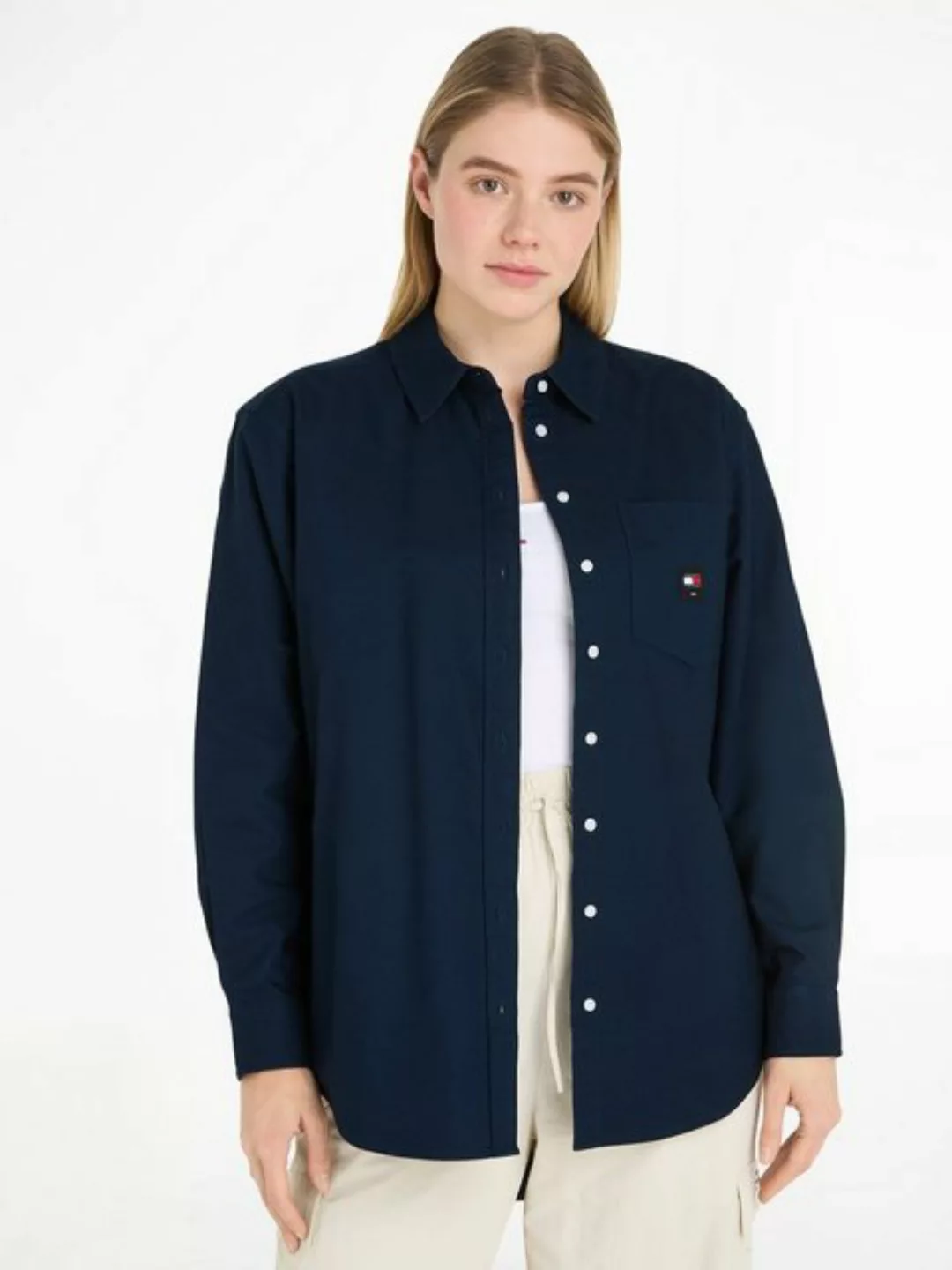 Tommy Jeans Blusentop TJW BADGE BOYFRIEND SHIRT mit Logostickerei günstig online kaufen
