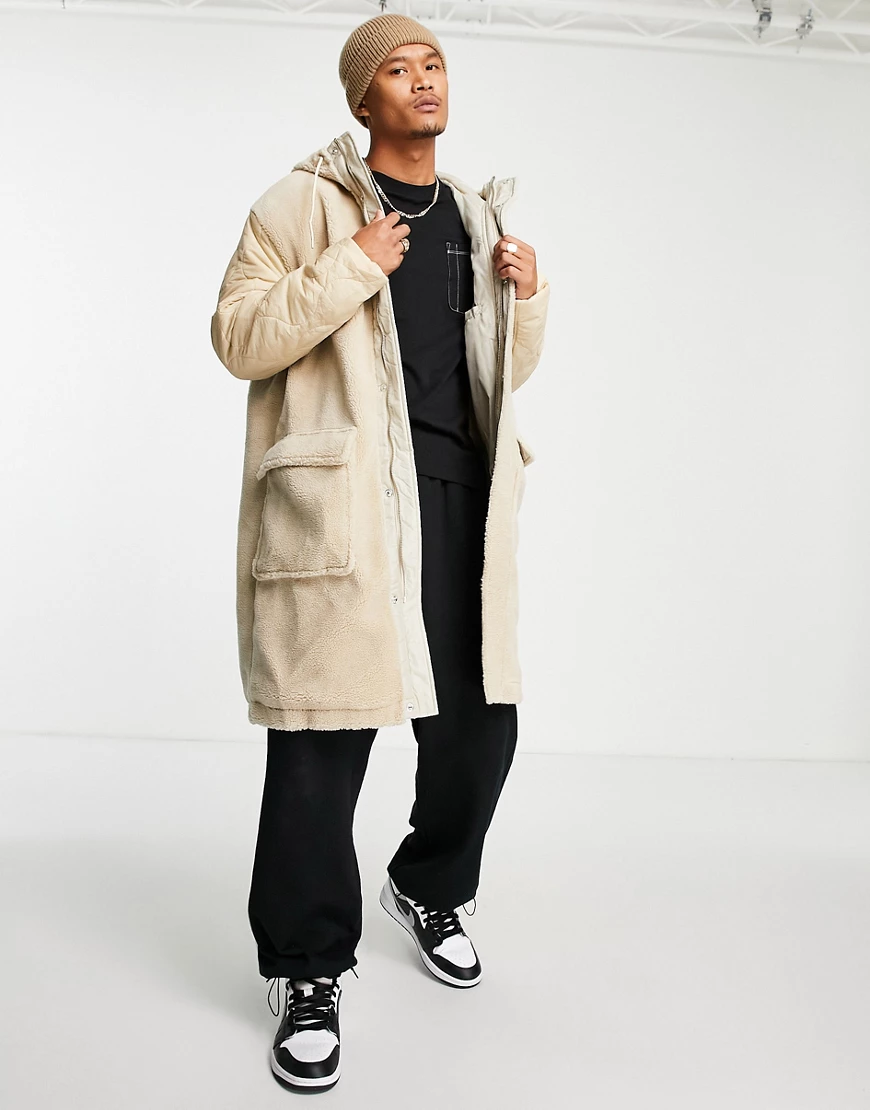 ASOS DESIGN – Longline-Parka aus Teddystoff mit gesteppten Ärmeln-Neutral günstig online kaufen