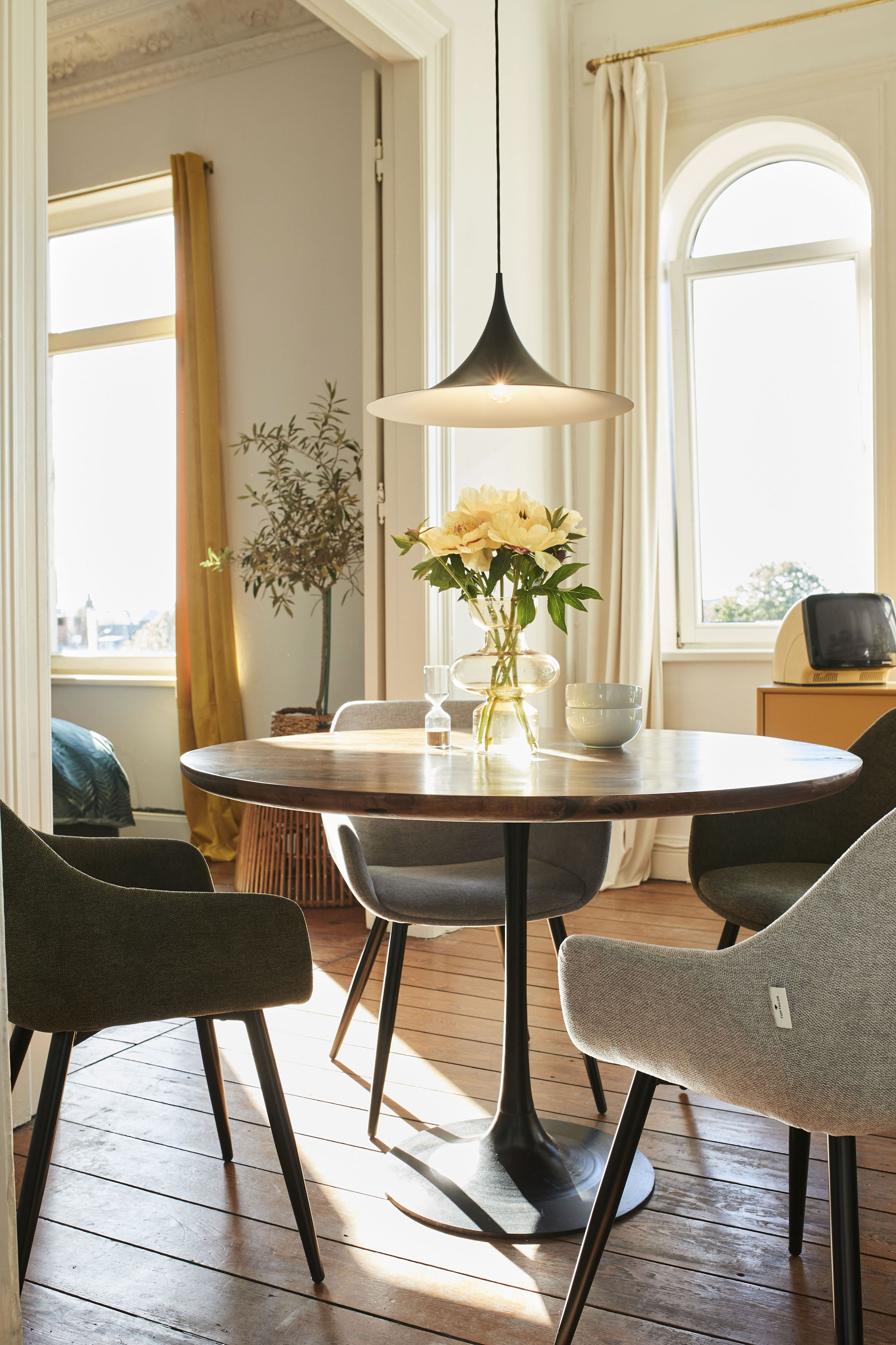 TOM TAILOR HOME Esstisch »T-MODERN TABLE ROUND«, aus Mangoholz, Knopfdetail günstig online kaufen