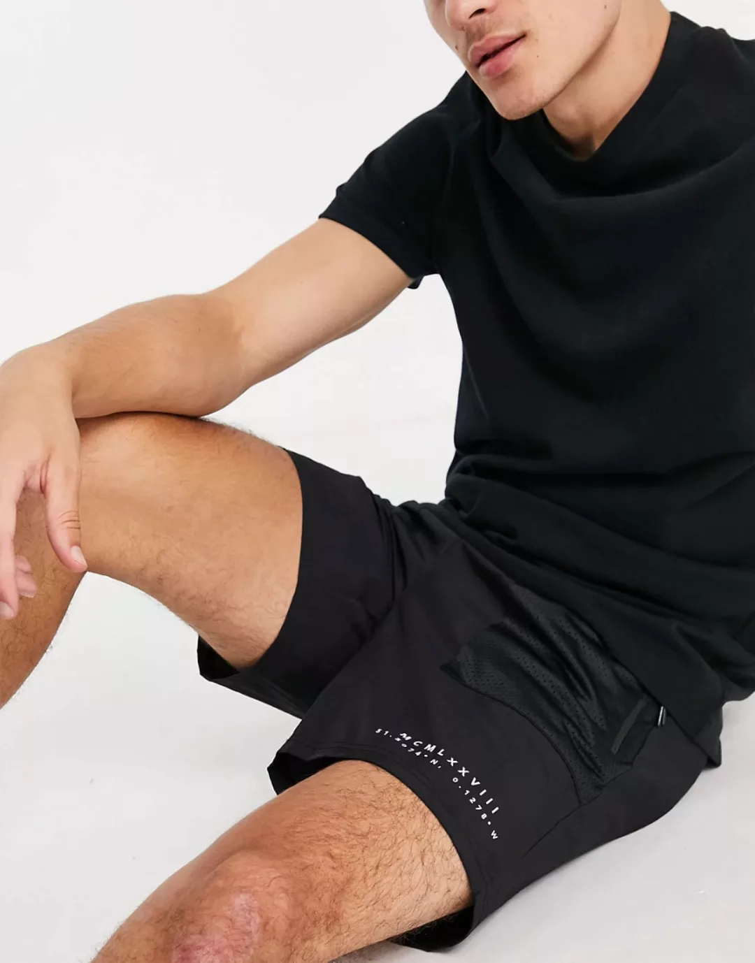 Topman – Locker geschnittene Shorts in Schwarz mit Signatur-Detail und Netz günstig online kaufen