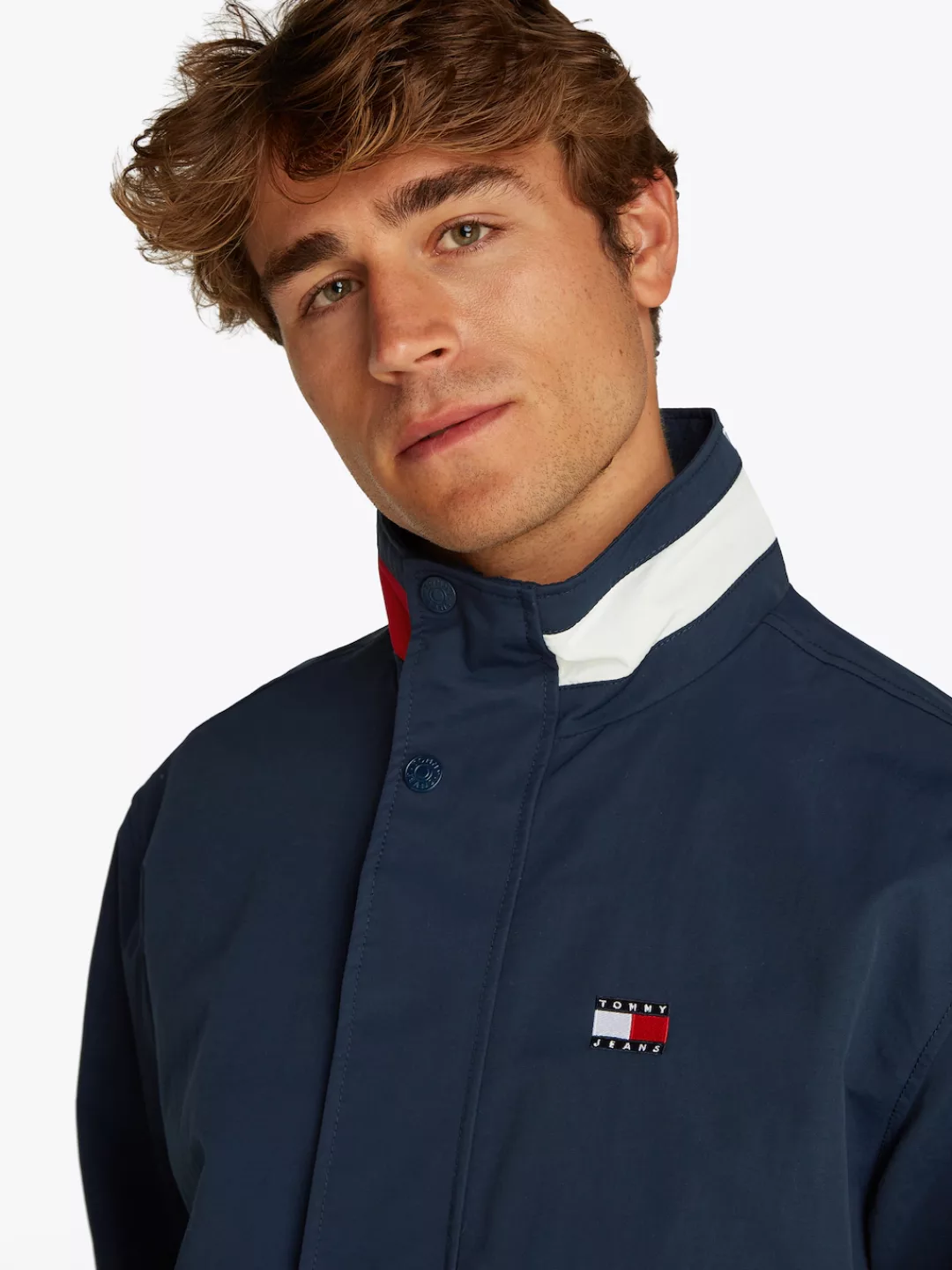 Tommy Jeans Allwetterjacke "TJM DNA COLLAR ESS JACKET", ohne Kapuze, Mit Ru günstig online kaufen