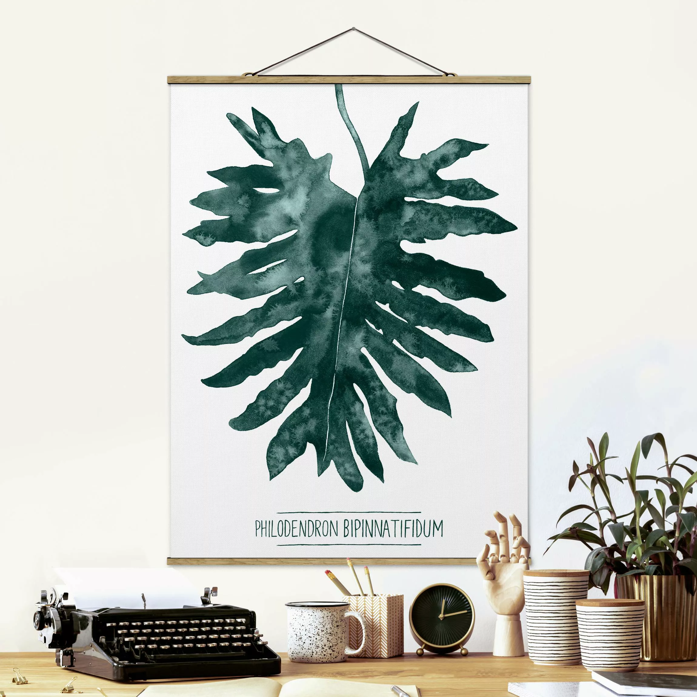 Stoffbild Blumen mit Posterleisten - Hochformat Smaragdgrüner Philodendron günstig online kaufen