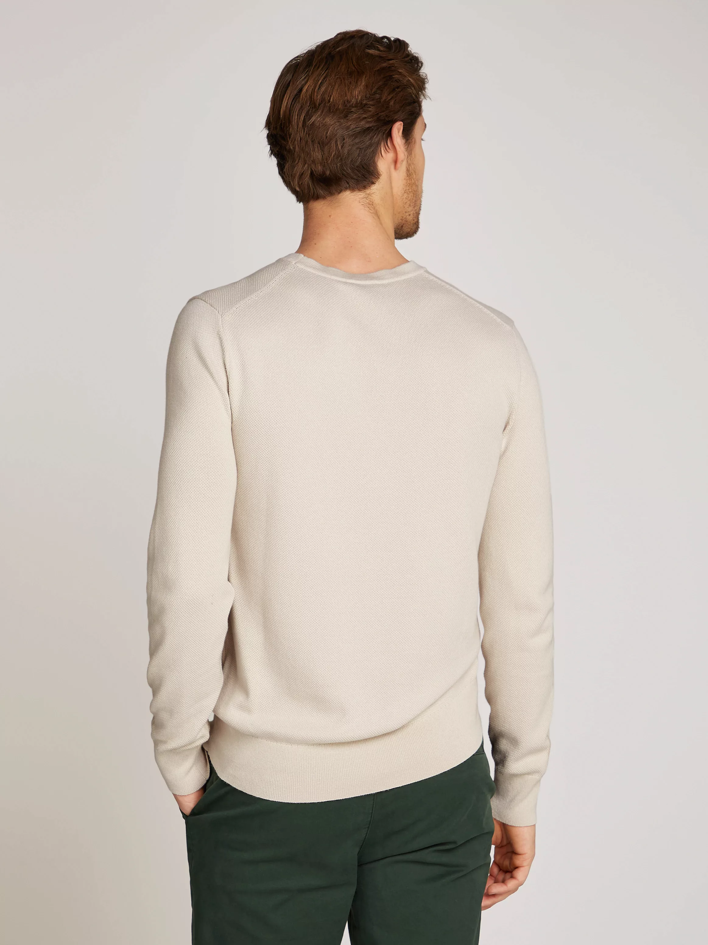 Calvin Klein Rundhalspullover MICRO PIQUE STRUCTURE SWEATER mit Logosticker günstig online kaufen