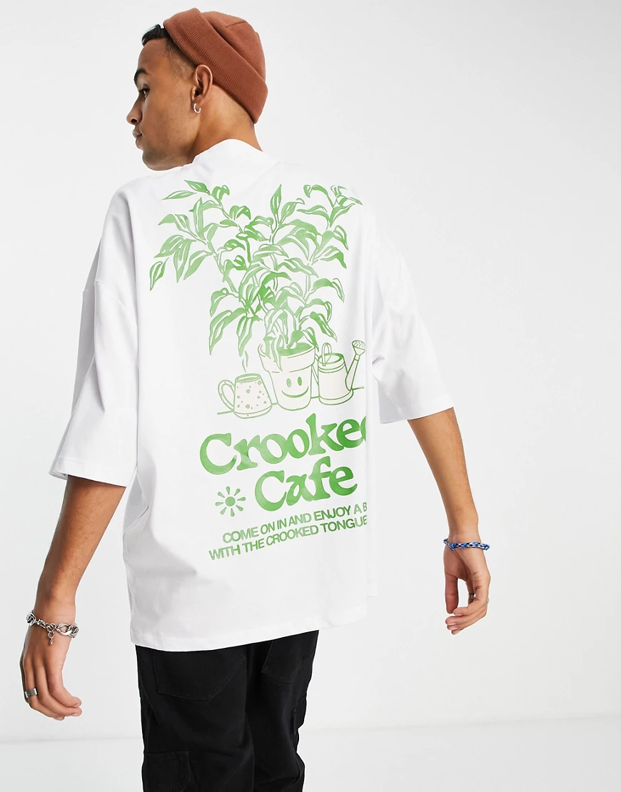 Crooked Tongues – T-Shirt mit „Crooked Cafe”-Print in Weiß günstig online kaufen
