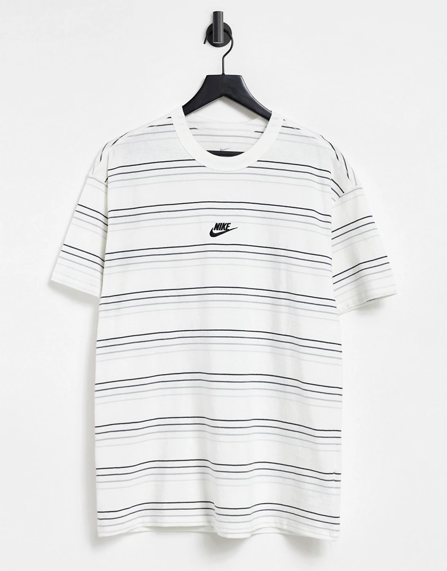Nike – Premium Essentials – Gestreiftes Oversize T-Shirt in Weiß günstig online kaufen