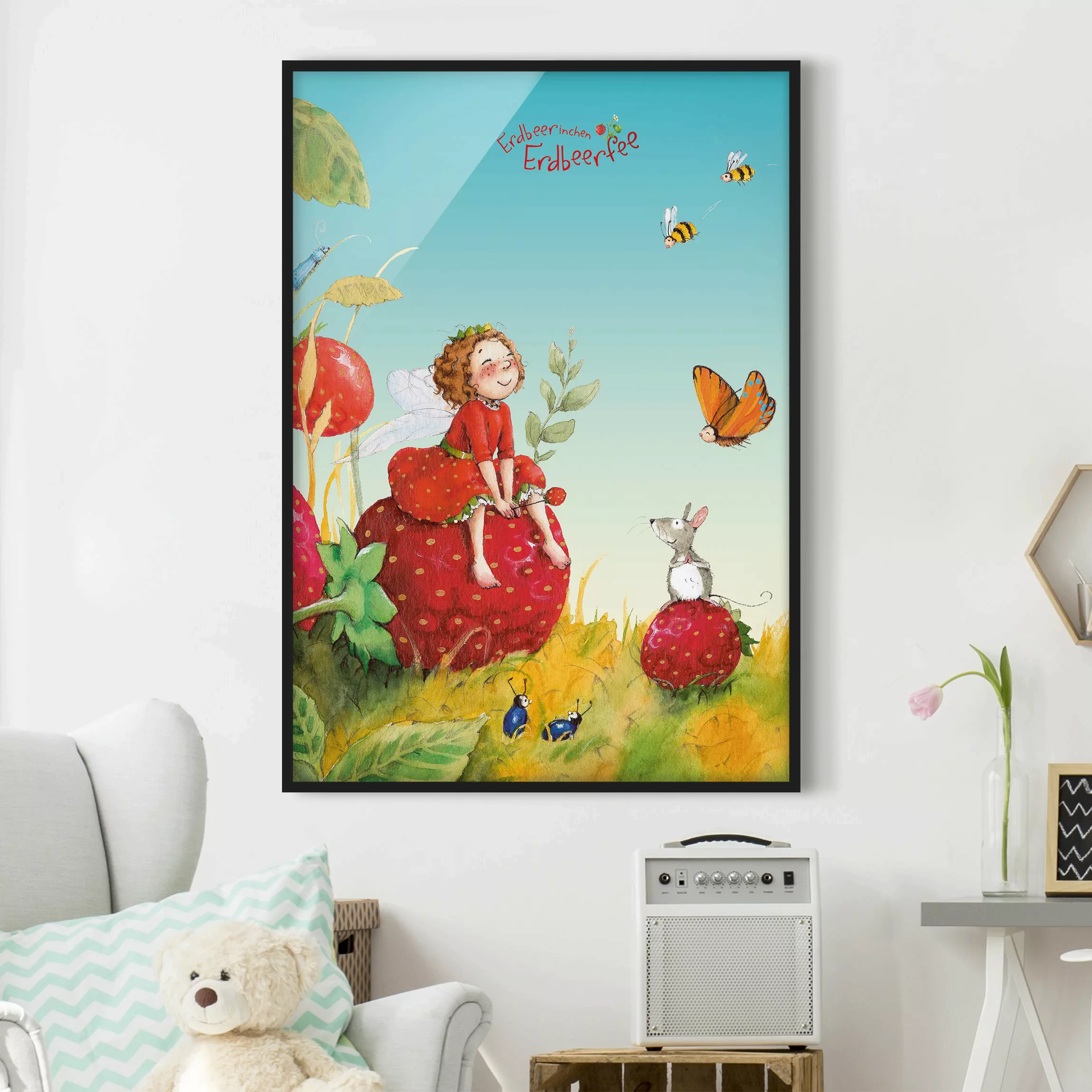 Bild mit Rahmen Kinderzimmer - Hochformat Erdbeerinchen Erdbeerfee - Zauber günstig online kaufen